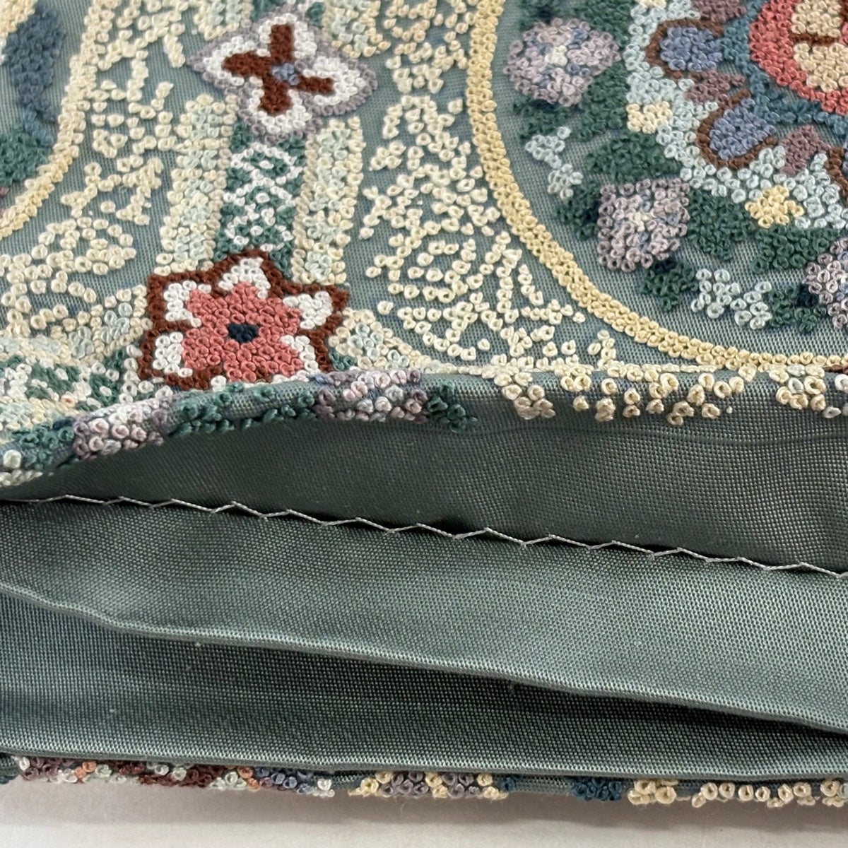 美品】 袋帯 逸品 亀甲 華文 相良刺繍 灰緑 六通 正絹｜中古・古着