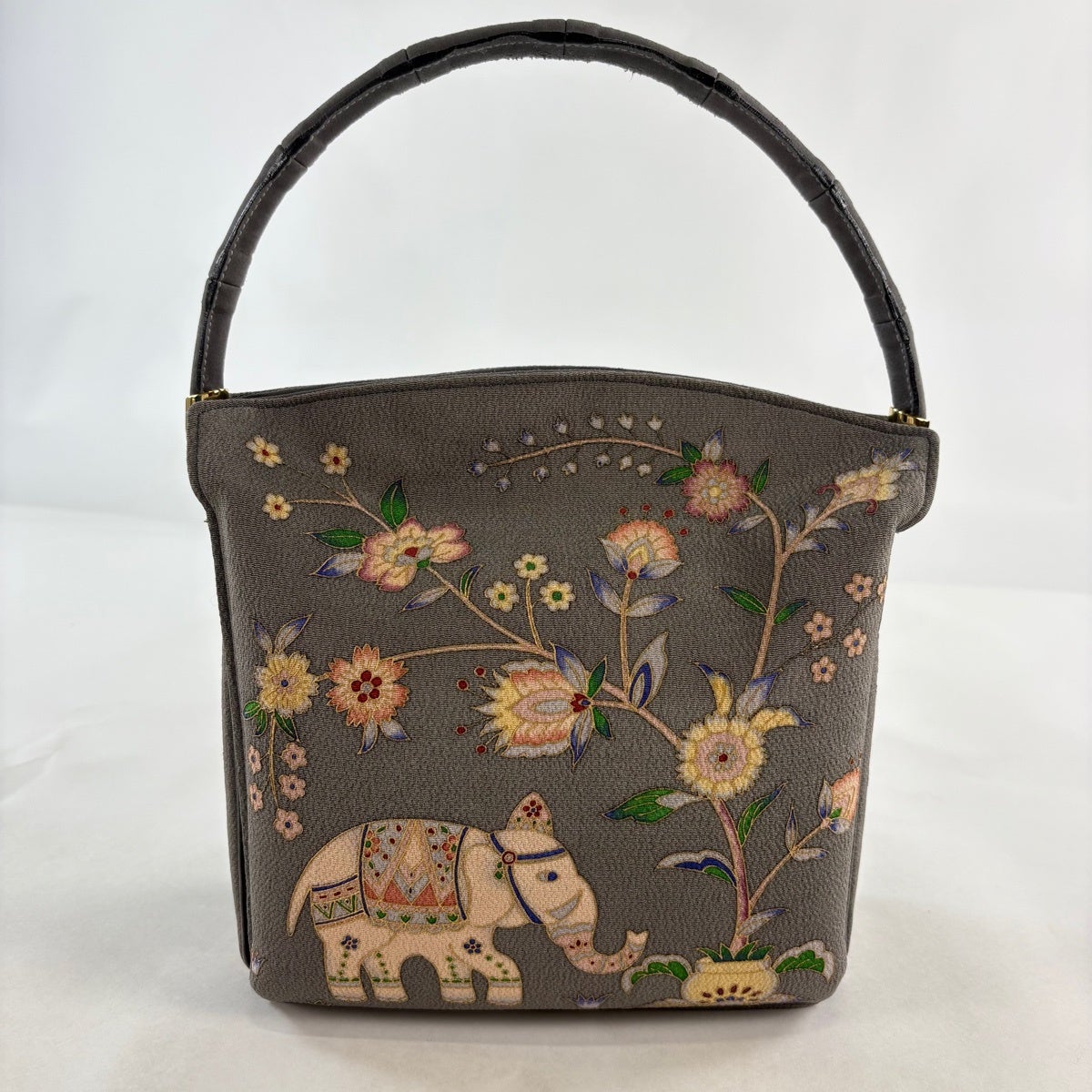 ひめs2‼️最終価格‼️美品‼️OKAJIMA 花柄刺繍 和装用バッグ 日本製 椿柄刺繍バッグ)バッグ 礼装用 フォーマル 振袖 袴 結婚式 卒業