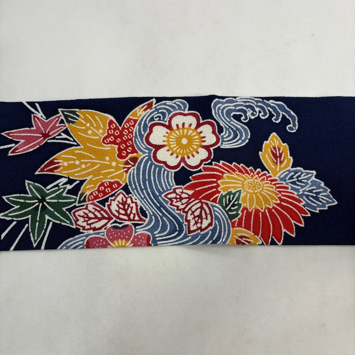 名古屋帯 名品 桜 流水 縮緬 紺色 正絹|中古・古着・リサイクル 名古屋帯 名品 桜 流水 縮緬 紺色 正絹|中古・古着・リサイクル