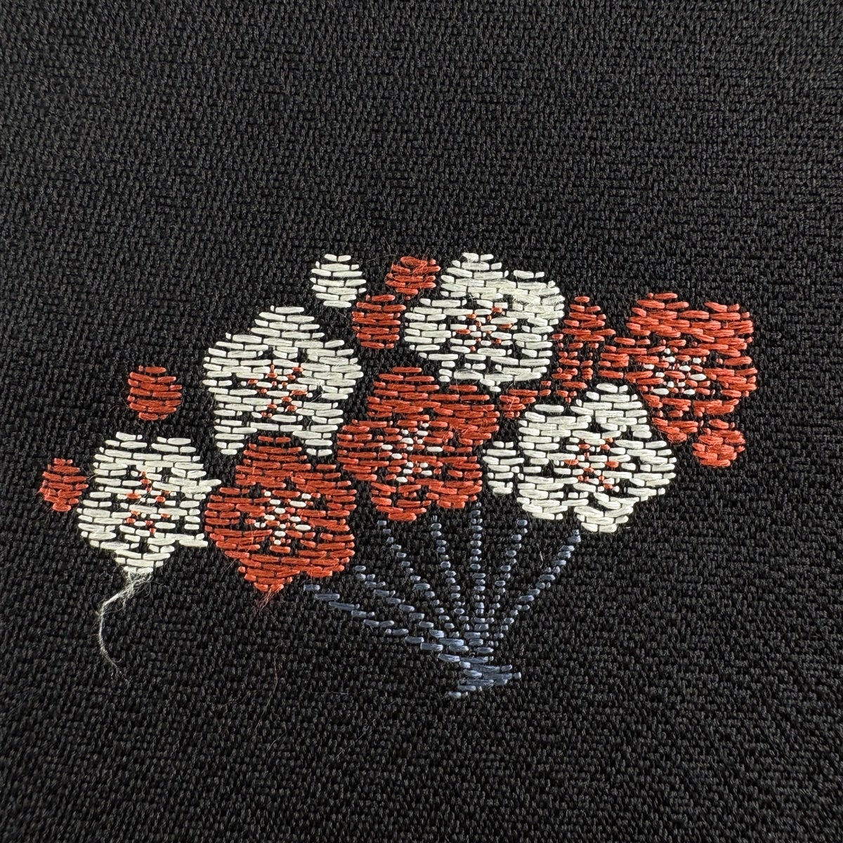 名古屋帯 優品 草花 松笹 金糸 刺繍 黒 正絹｜中古・古着・リサイクル