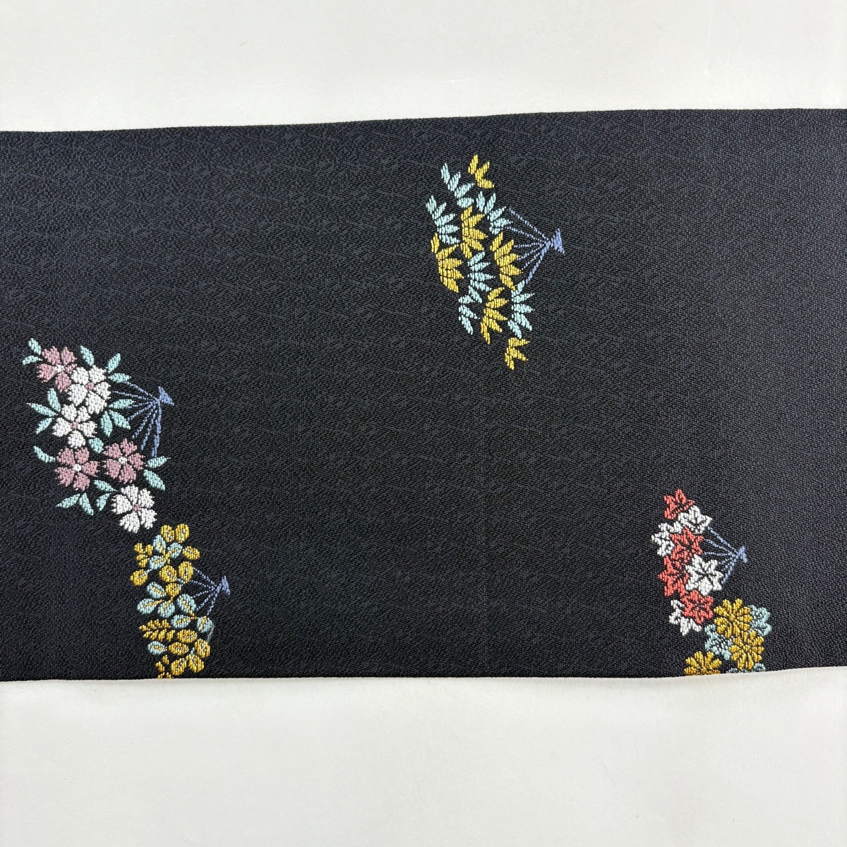 名古屋帯 優品 草花 松笹 金糸 刺繍 黒 正絹｜中古・古着・リサイクル