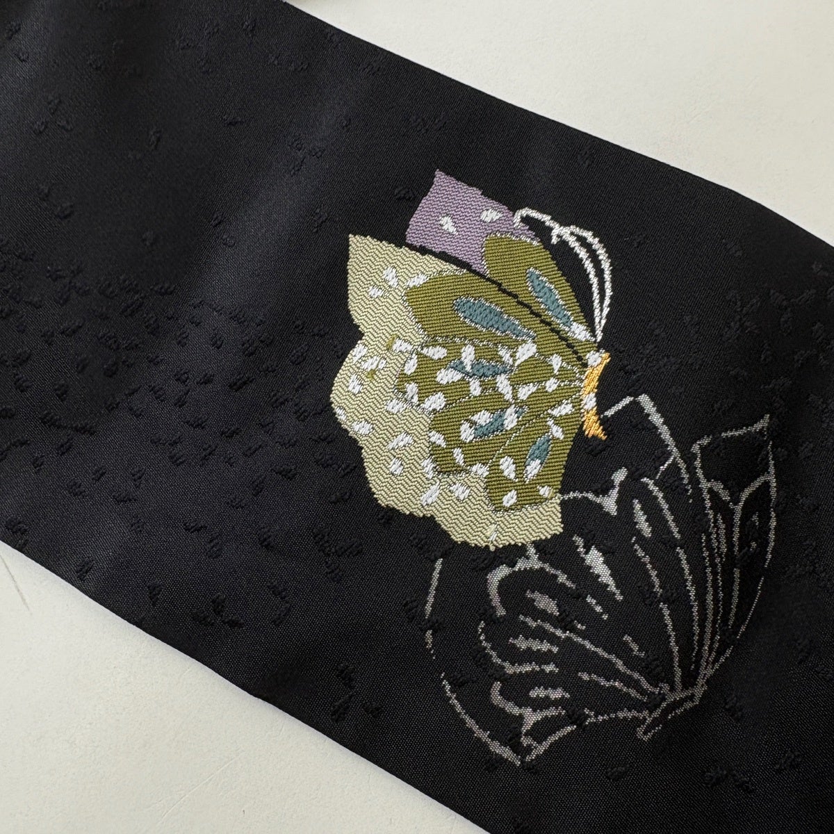 名古屋帯 秀品 蝶 金銀糸 刺繍 黒 正絹｜中古・古着・リサイクル着物
