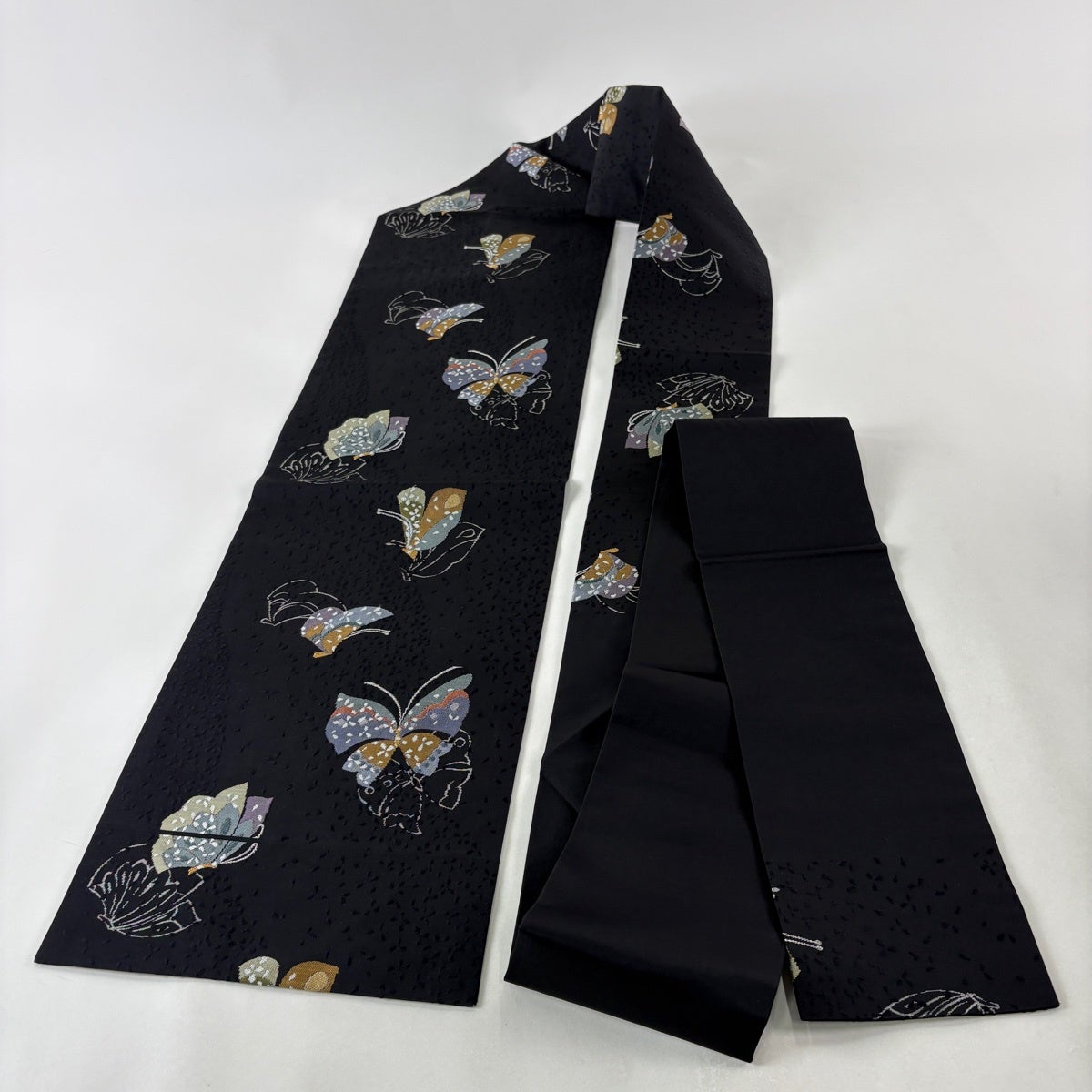 名古屋帯 秀品 蝶 金銀糸 刺繍 黒 正絹｜中古・古着・リサイクル着物