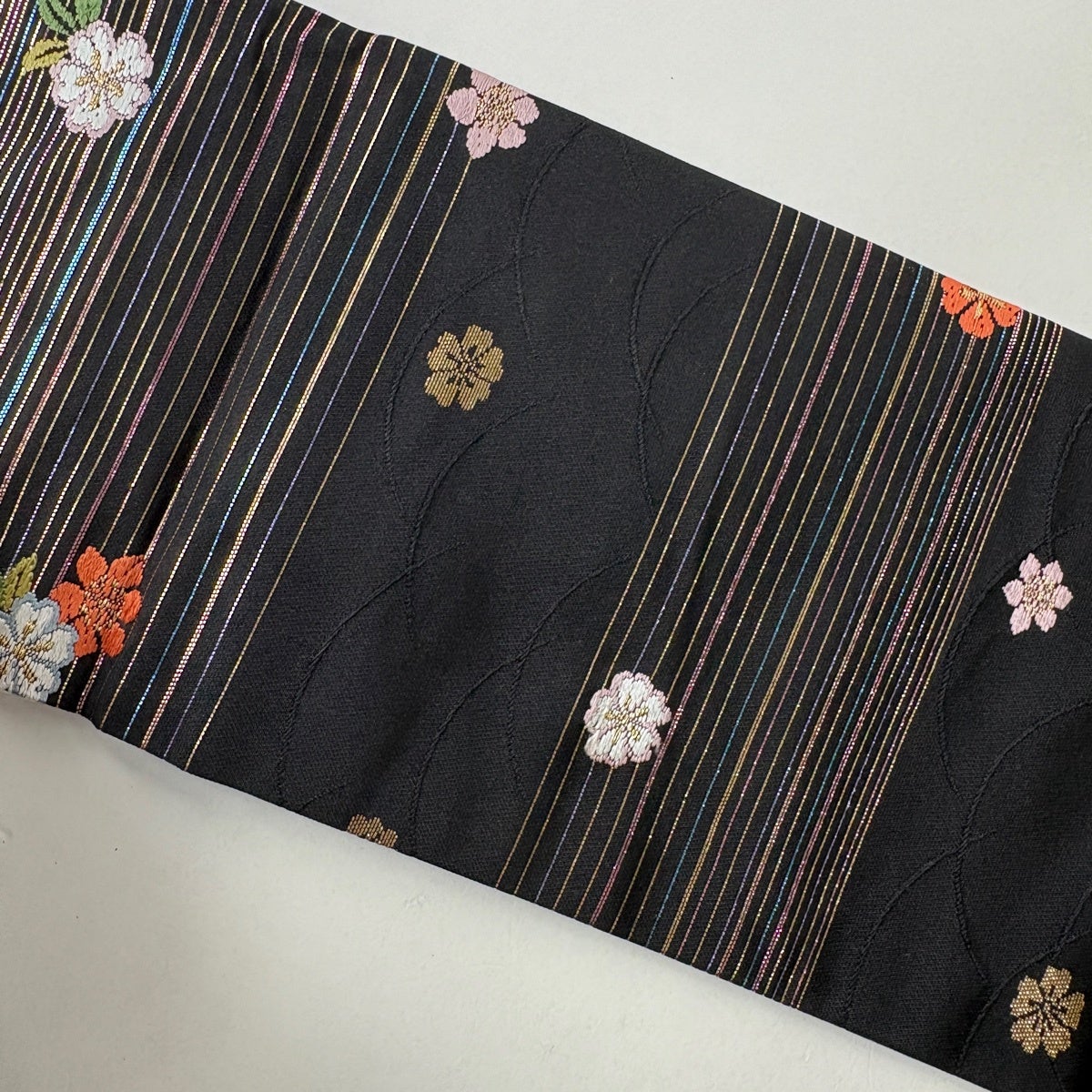 美品】 名古屋帯 秀品 桜 縞 箔 刺繍 黒 正絹｜中古・古着・リサイクル