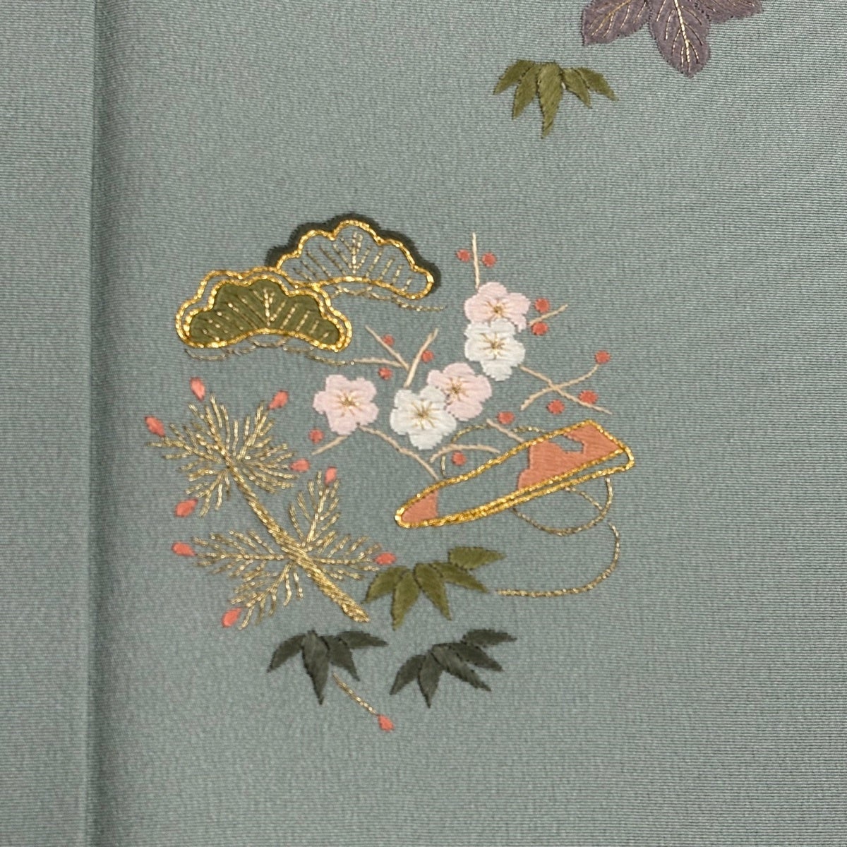 付下げ 身丈167cm 裄丈66cm M 袷 松竹梅 桐 刺繍 金糸 灰緑 正絹 秀品