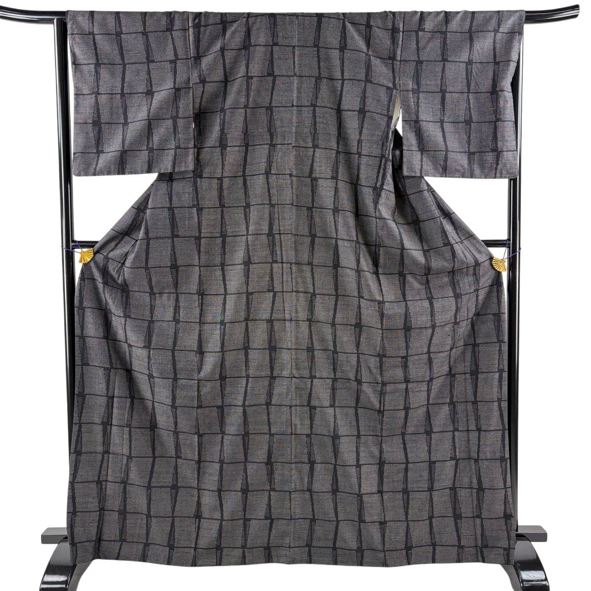 紬 身丈167.5cm 裄丈67cm M 袷 幾何学模様 亀甲絣 黒 正絹 秀品｜中古
