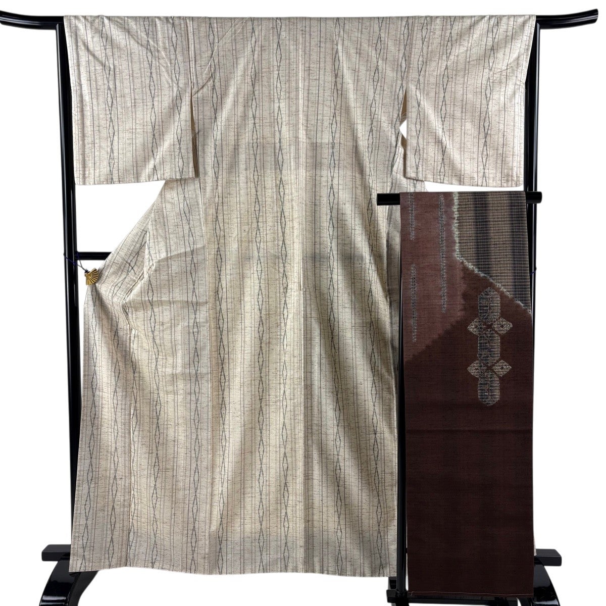 紬 身丈167cm 裄丈69.5cm 正絹 秀品 【中古】 紬 身丈167cm 裄丈69cm L 袷 名古屋帯セット やまと 霞 幾何学模様 黒