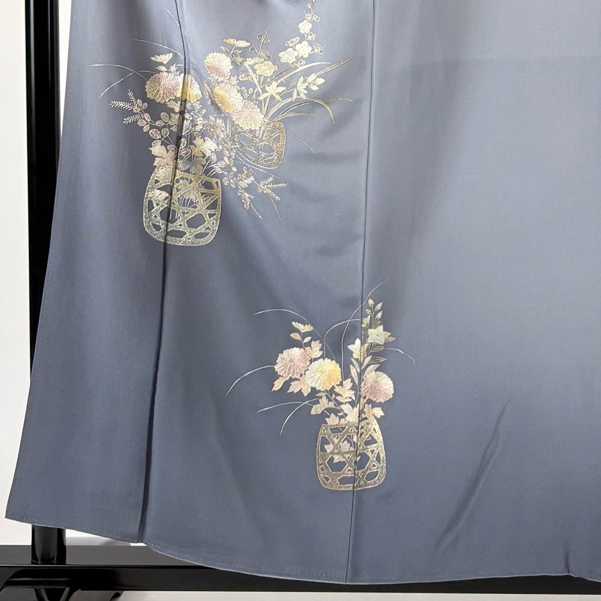 付下げ 身丈157cm 裄丈63.5cm S 袷 和田光正 落款あり 花籠 秋草 金銀