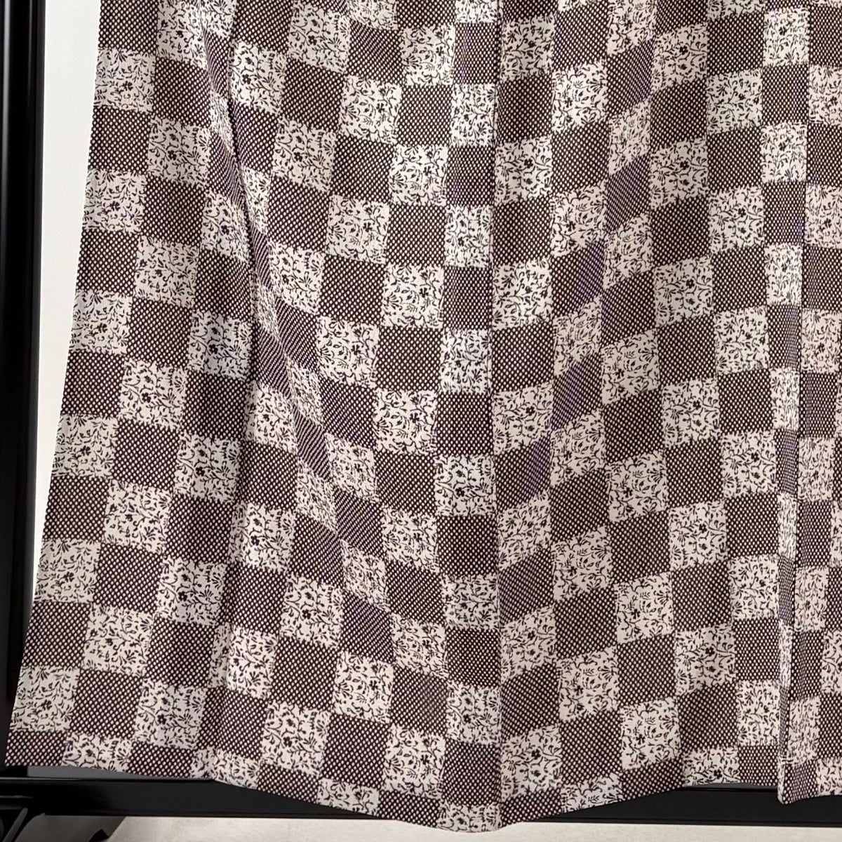 「縁」151ｃｍ～158ｃｍ 単衣 綸子地 小紋 正絹 Ｃ３３８ 美品】 小紋 身丈158cm 裄丈67cm M 単衣 市松模様 草花 灰茶 正絹 秀品