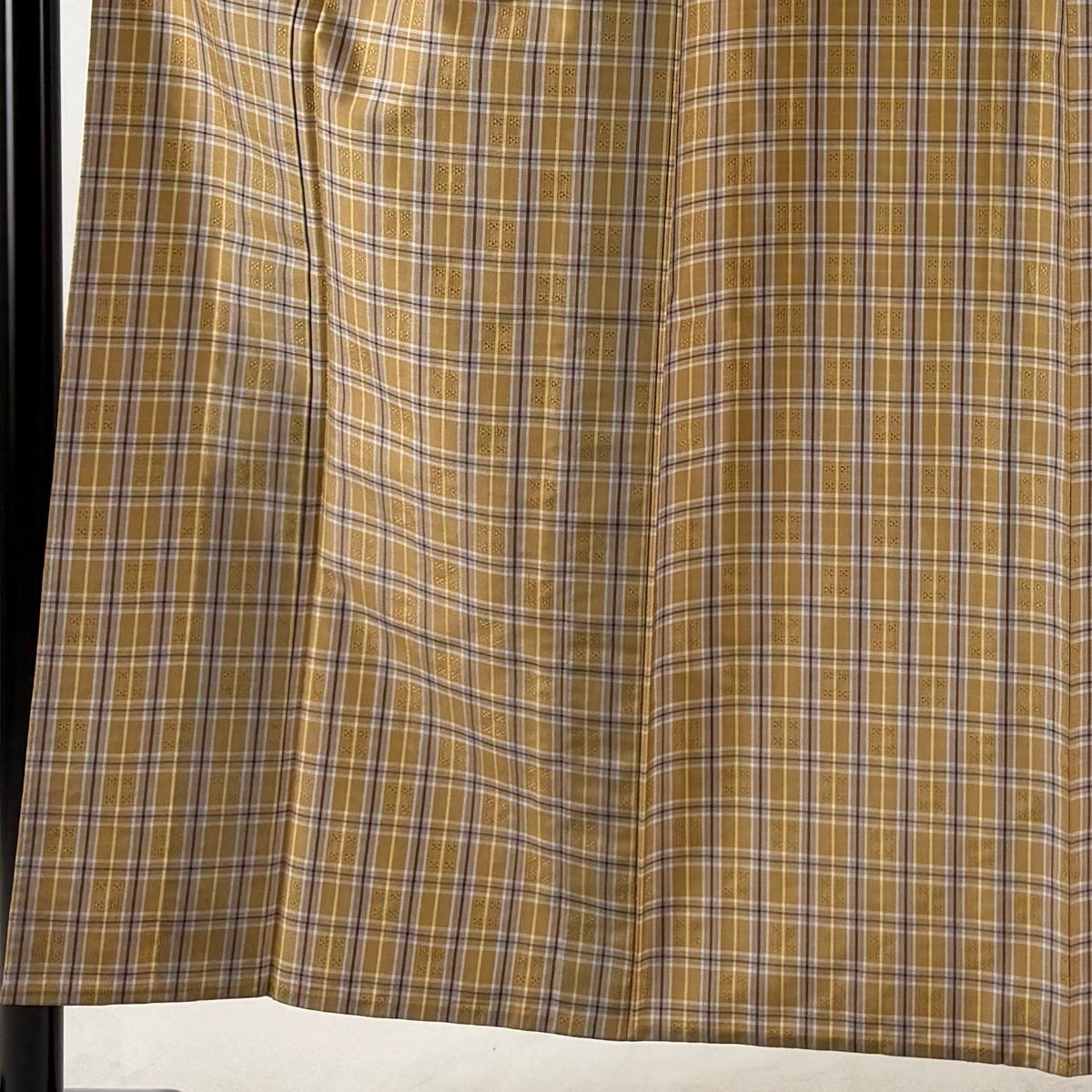 美品】 紬 身丈154.5cm 裄丈63.5cm S 単衣 格子 幾何学 薄茶色 正絹