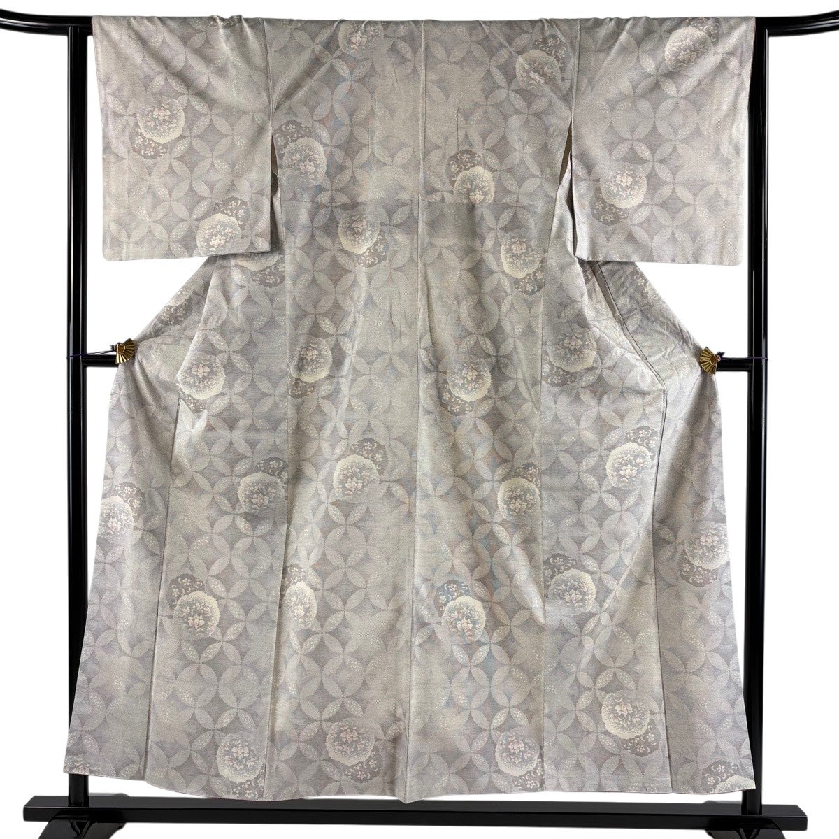 紬 身丈154.5cm 裄丈65.5cm M 袷 花唐草 縦縞 灰色 正絹 優品｜中古