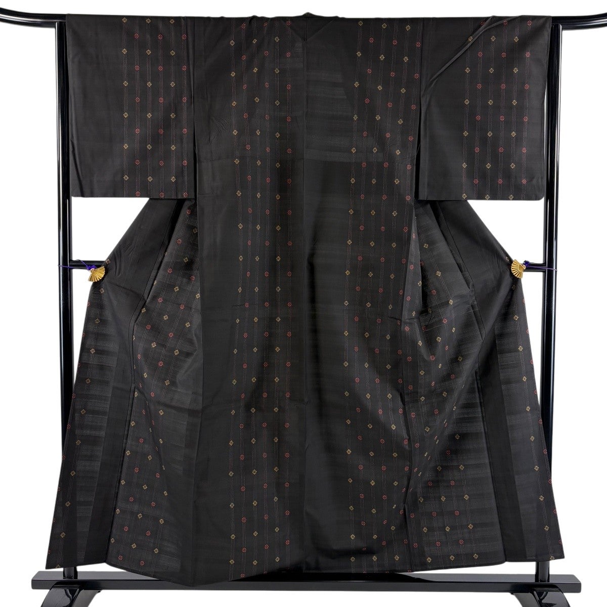 美品】 紬 身丈156.5cm 裄丈62cm S 袷 流水 燕 焦茶色 正絹 名品｜中古