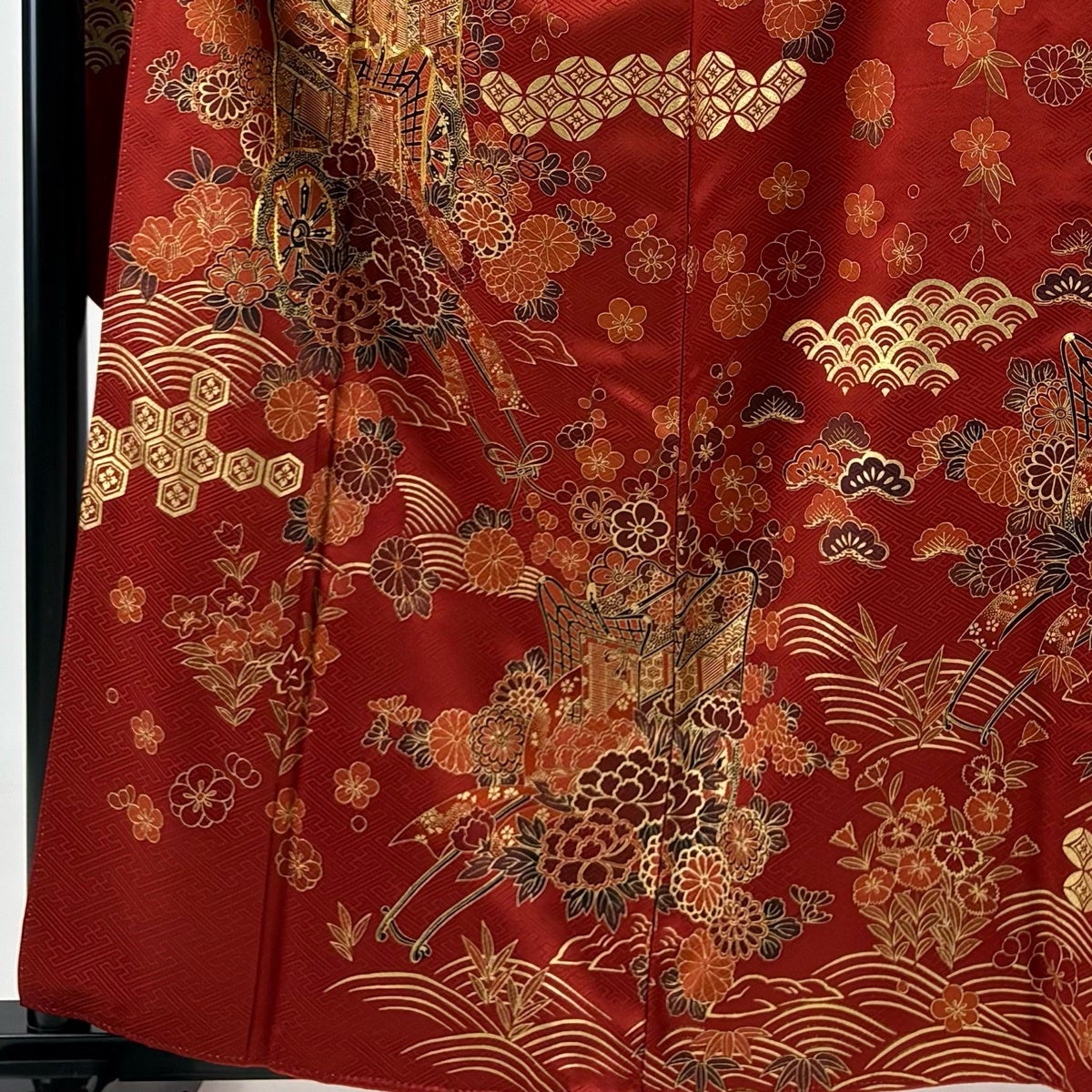 美品】 振袖 身丈159.5cm 裄丈65cm M 袷 御所車 牡丹 金糸 金彩 赤