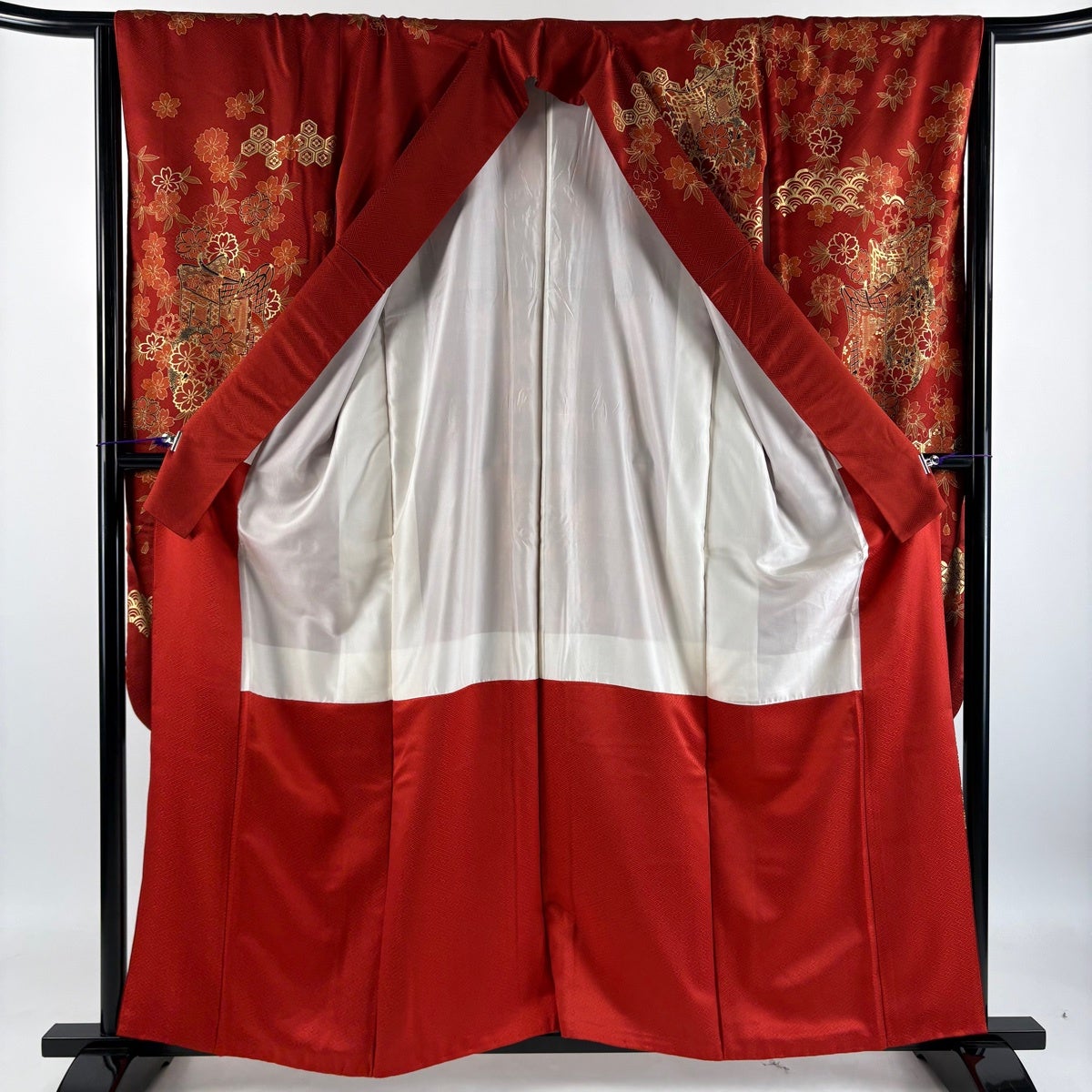 美品】 振袖 身丈159.5cm 裄丈65cm M 袷 御所車 牡丹 金糸 金彩 赤