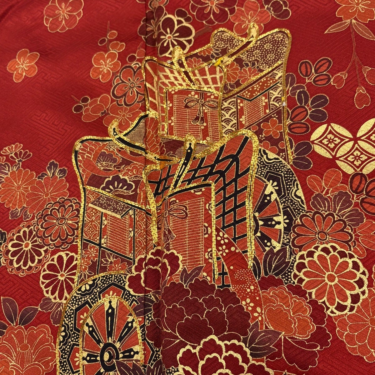 美品】 振袖 身丈159.5cm 裄丈65cm M 袷 御所車 牡丹 金糸 金彩 赤