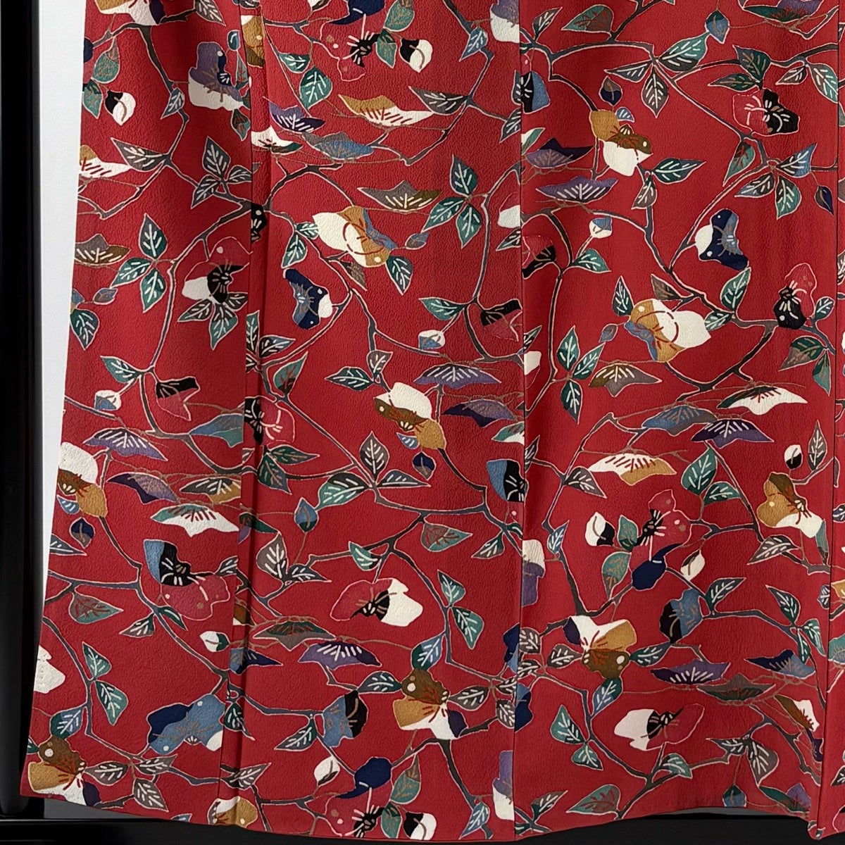 美品】 小紋 身丈158cm 裄丈63.5cm S 袷 枝花 縮緬 茜色 正絹 秀品