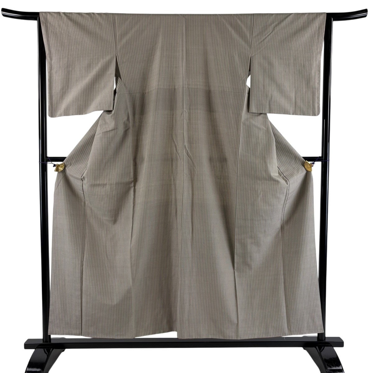 美品】 紬 身丈155cm 裄丈65cm M 袷 やまと 縦縞 灰茶 正絹 秀品｜中古