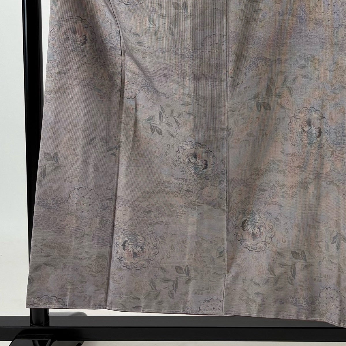 美品】 紬 身丈157.5cm 裄丈63.5cm S 袷 やまと 鏡裏文 草花 灰紫 正絹