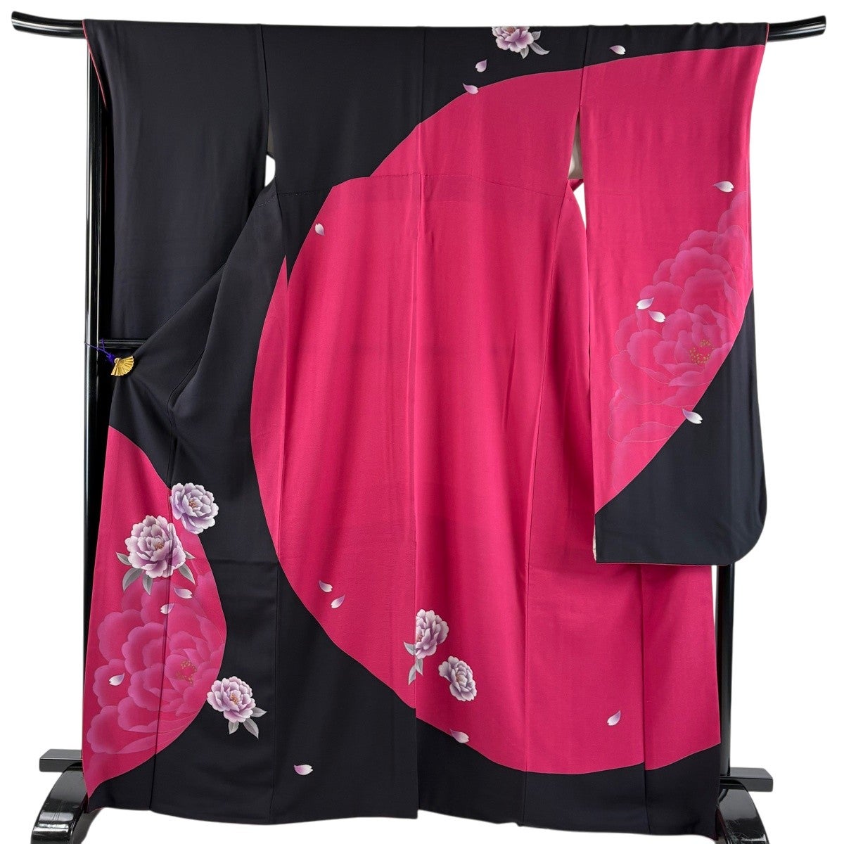 振袖 身丈166cm 裄丈70cm L 袷 牡丹 花びら 金彩 黒 正絹 秀品｜中古