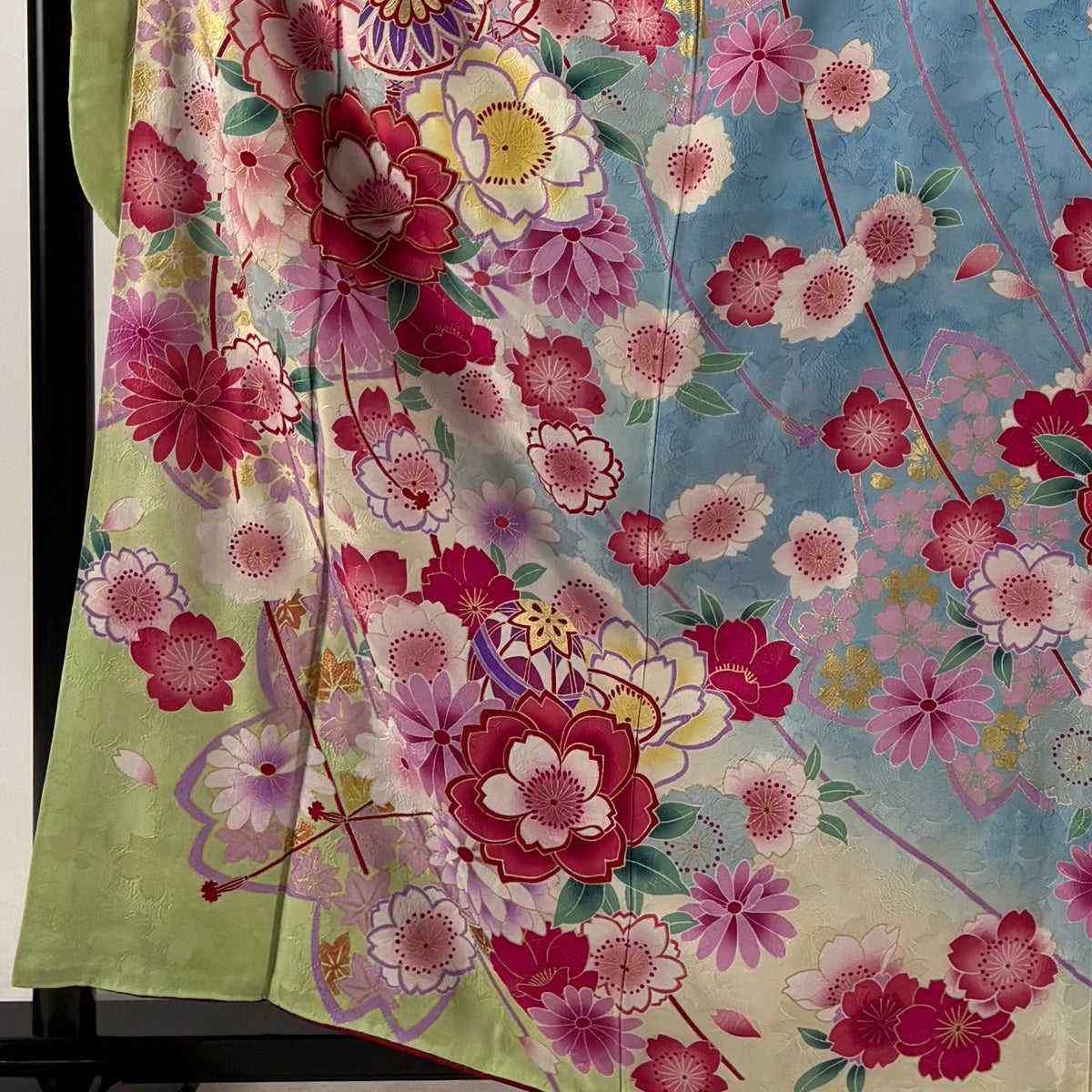 振袖 身丈160.5cm 裄丈68cm L 袷 手鞠 草花 金彩 染め分け 水色 正絹