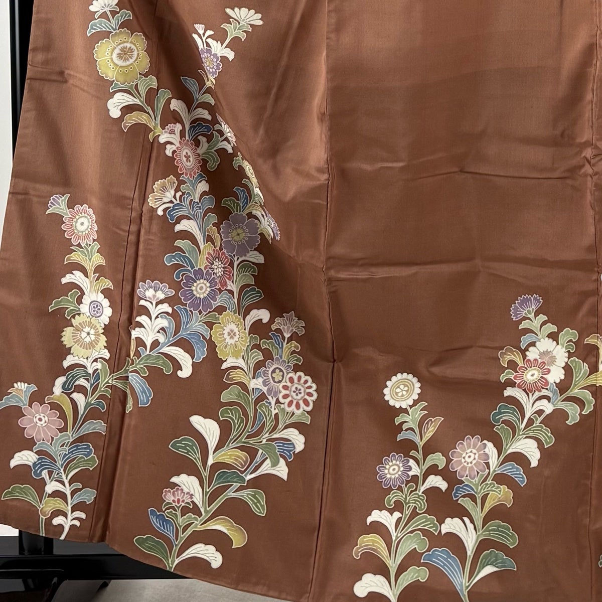 付下げ 身丈162cm 裄丈64.5cm M 袷 紬地 草花 金彩 茶色 正絹 秀品 一