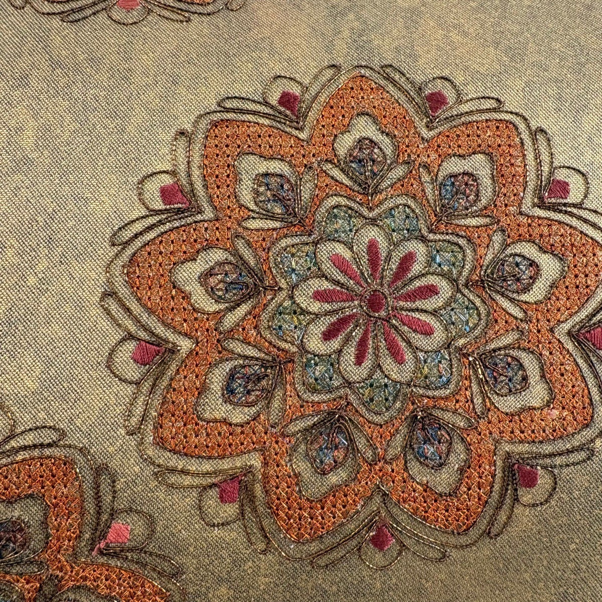 名古屋帯 秀品 華文 刺繍 金糸 金色 正絹｜中古・古着・リサイクル着物