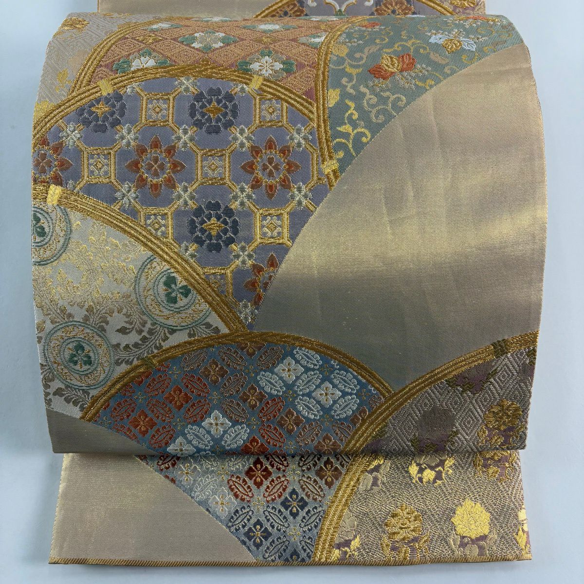 ZY-716 逸品 袋帯 汕頭刺繍 花唐草 太鼓柄 未使用品 美品 六通 正絹 袋帯 秀品 扇面 草花 金彩 箔 金色 お太鼓柄 正絹｜中古・古着