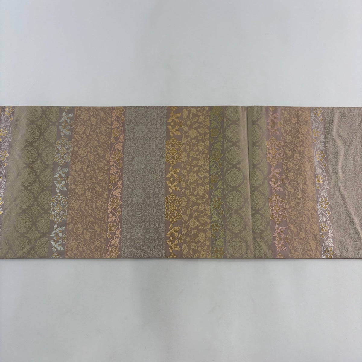 美品】 袋帯 秀品 箔屋清兵衛 落款あり 悠久の美 名物裂文様 横段 箔
