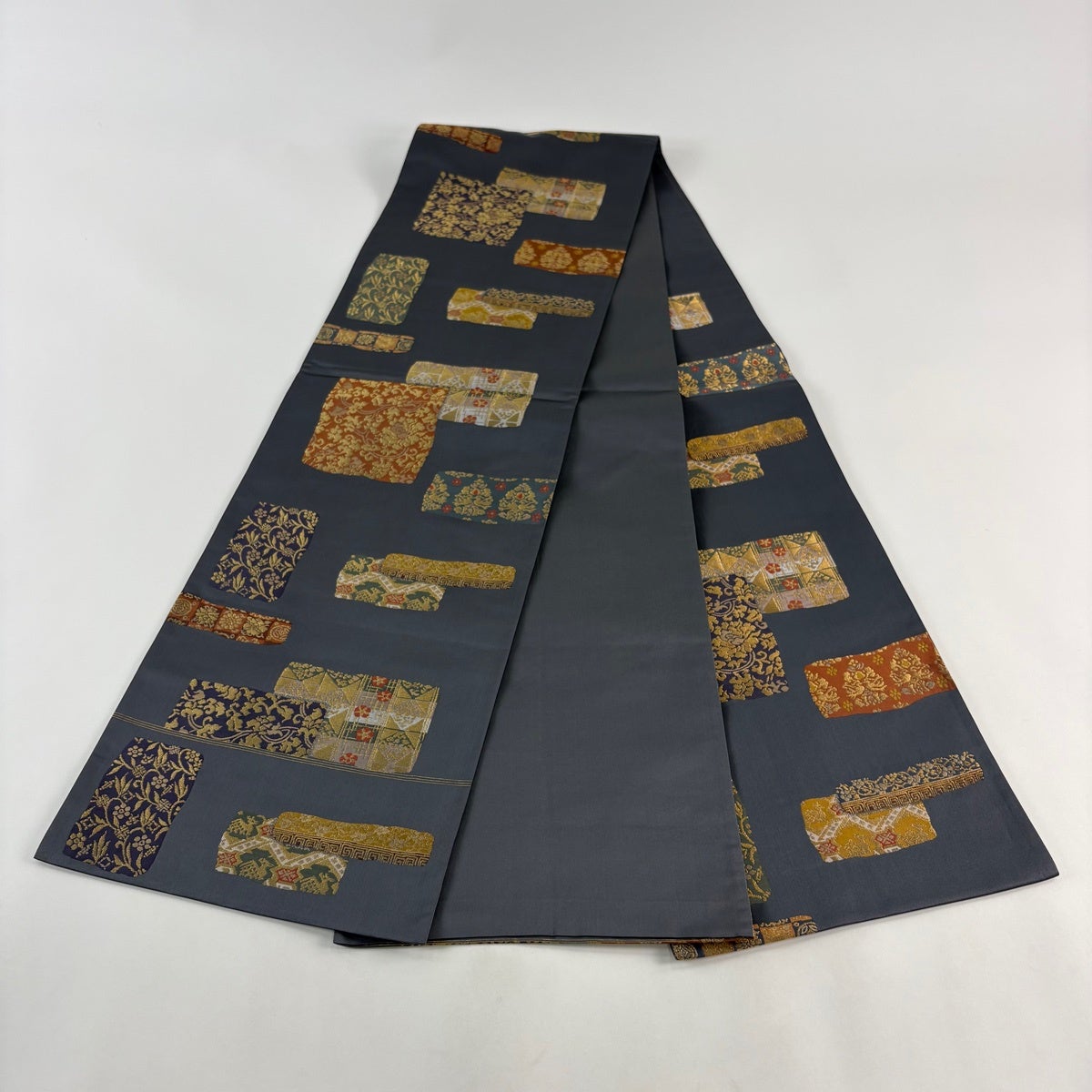 美品】 袋帯 秀品 祥園 落款あり 花唐草 名物裂文様 金糸 箔 灰色 六通