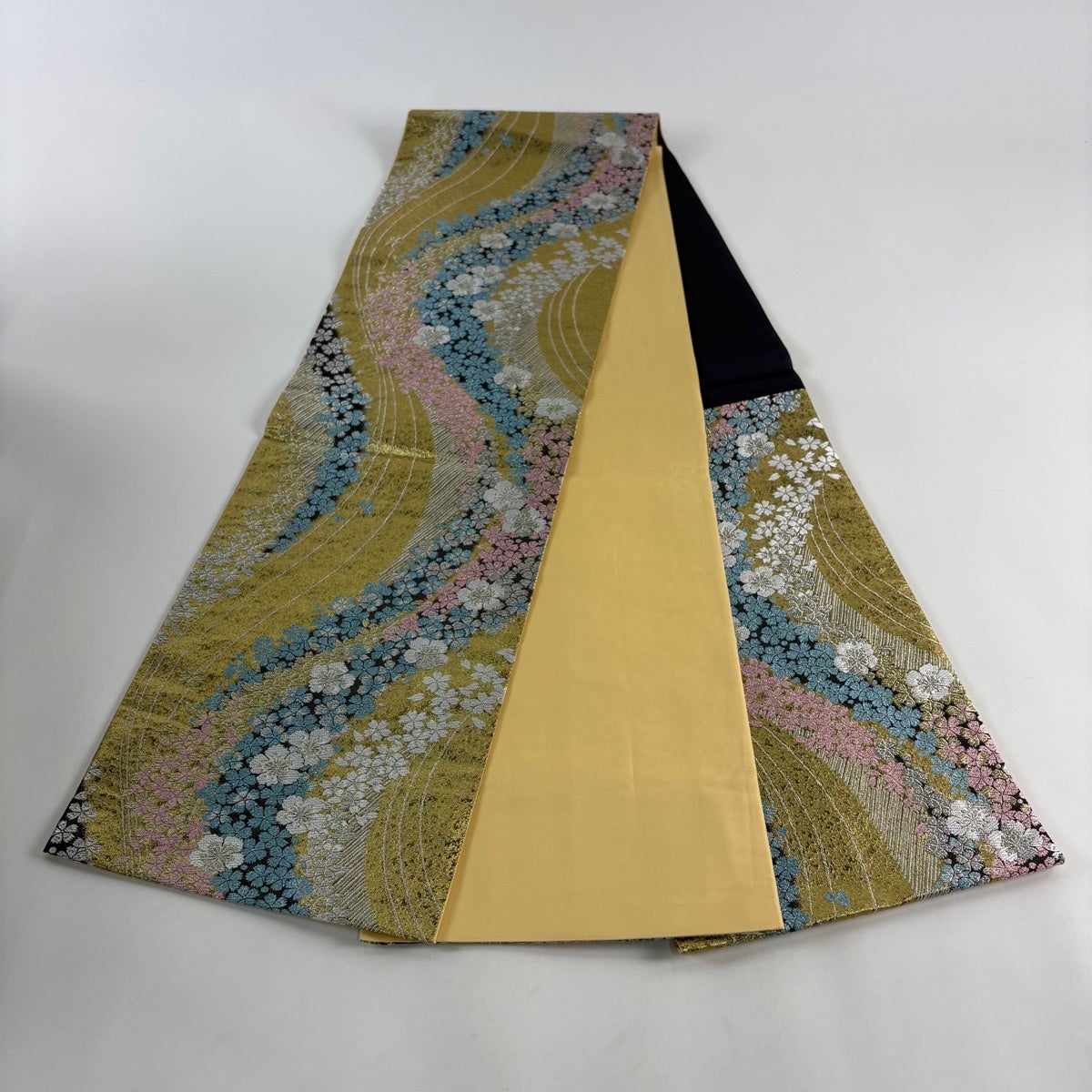 美品】 袋帯 秀品 桜 花びら 金銀糸 箔 金色 六通 正絹｜中古・古着