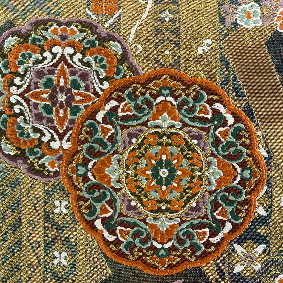 袋帯 パッチワークデザイン 金糸刺繍 美品】 袋帯 秀品 裂取宝華文 金糸 刺繍 深緑 六通 正絹｜中古・古着