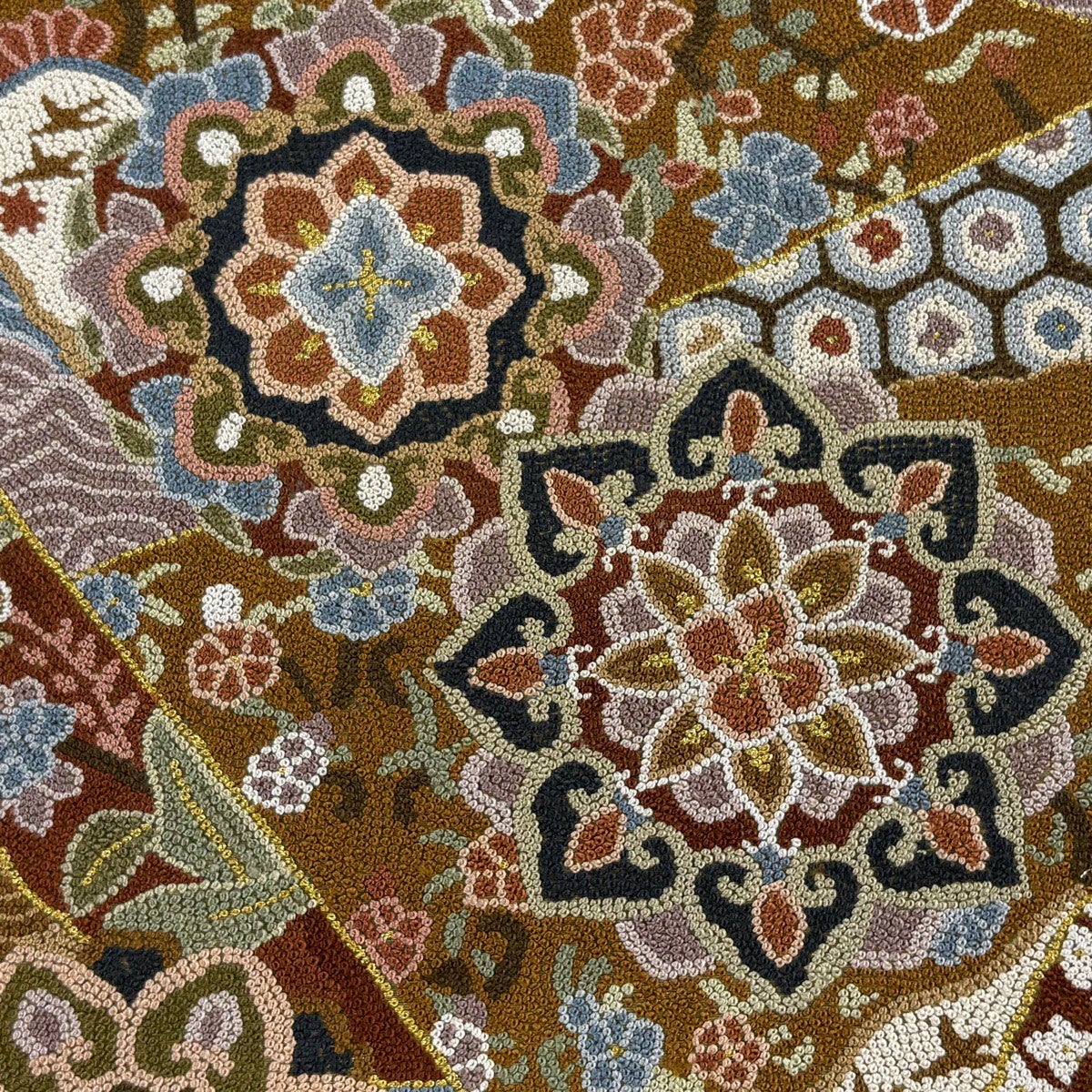 美品】 袋帯 逸品 華文 草花 相良刺繍 金糸 山吹茶色 六通 正絹｜中古