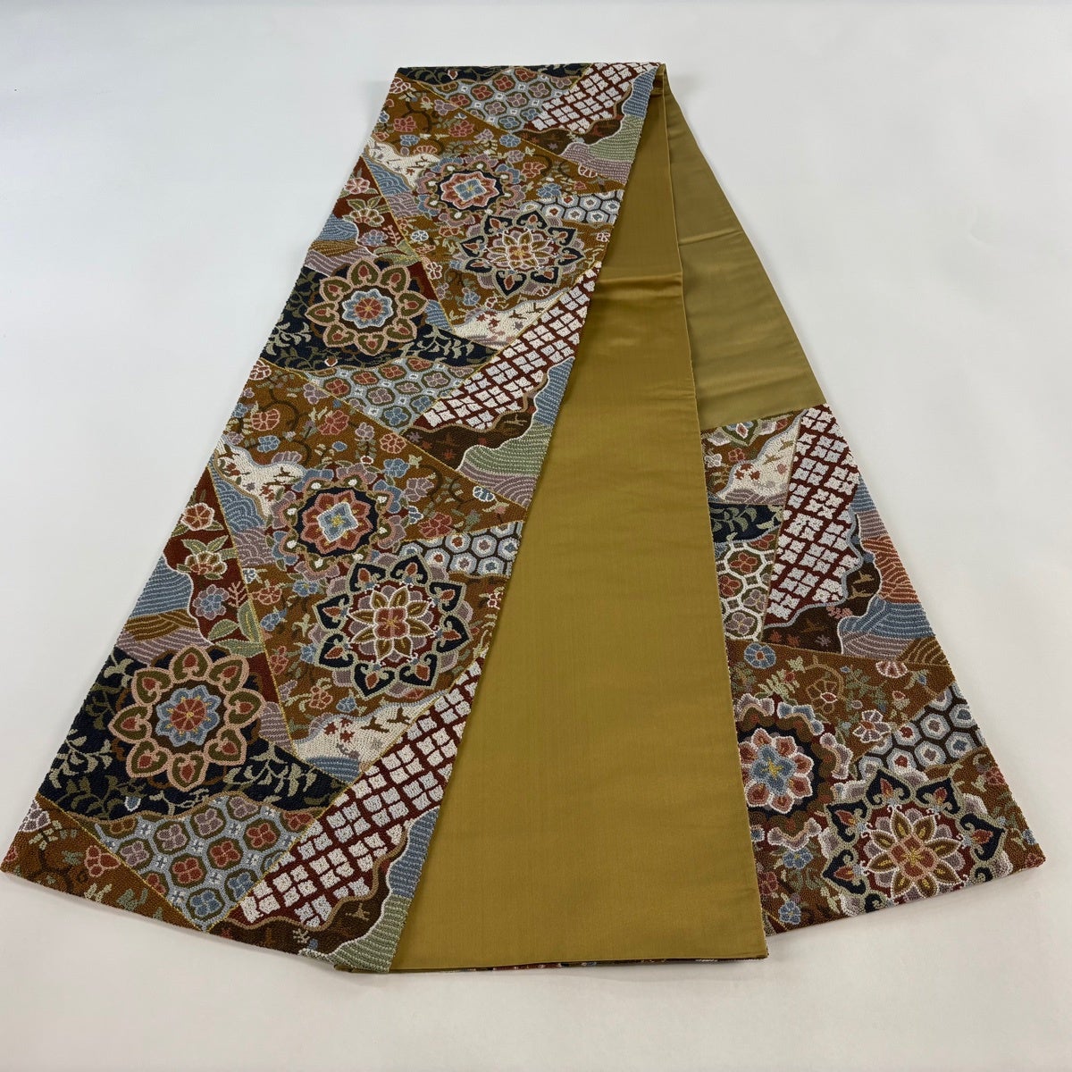 美品】 袋帯 逸品 華文 草花 相良刺繍 金糸 山吹茶色 六通 正絹｜中古