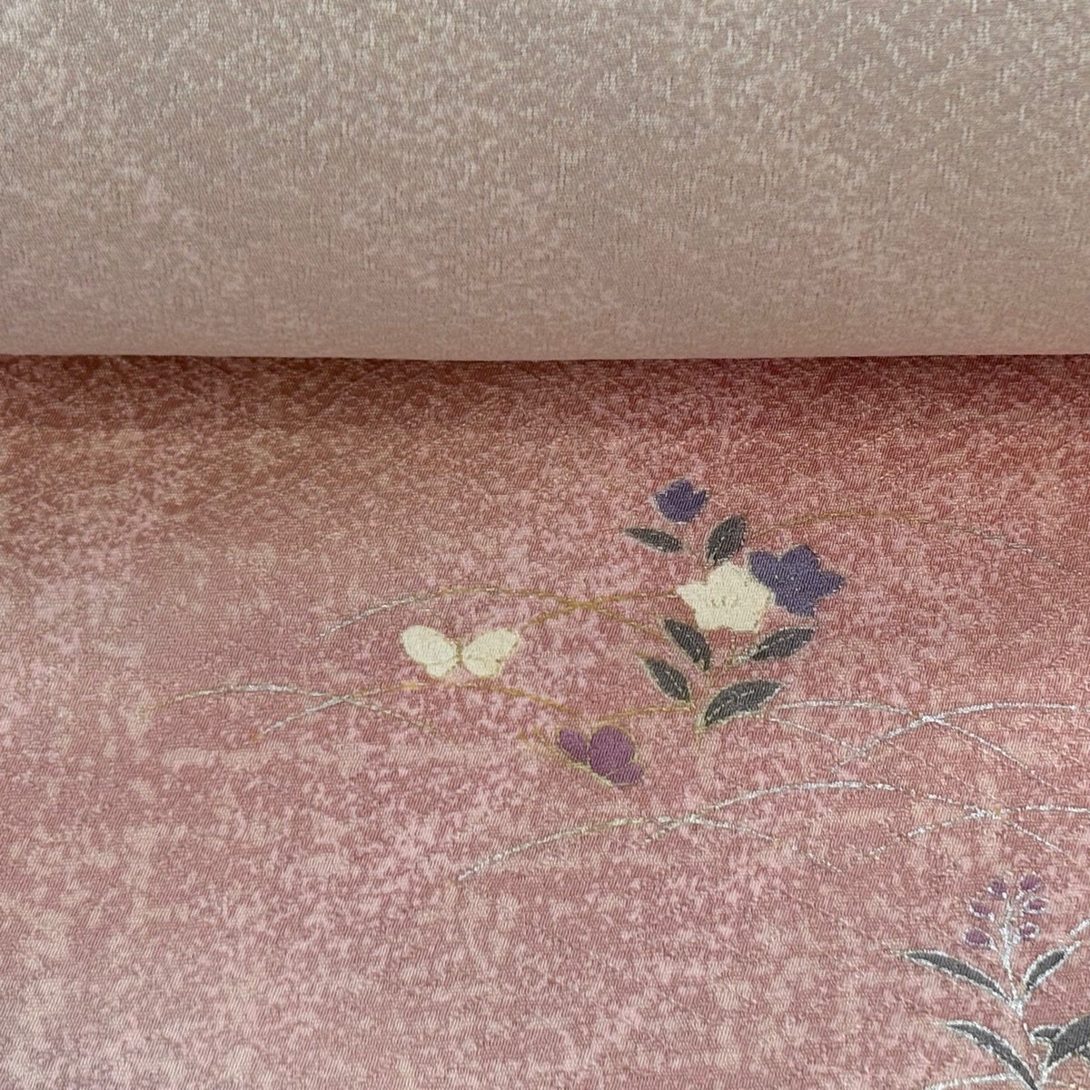 反物 秀品 小紋 草花 蝶 金銀彩 ピンク 正絹｜中古・古着・リサイクル