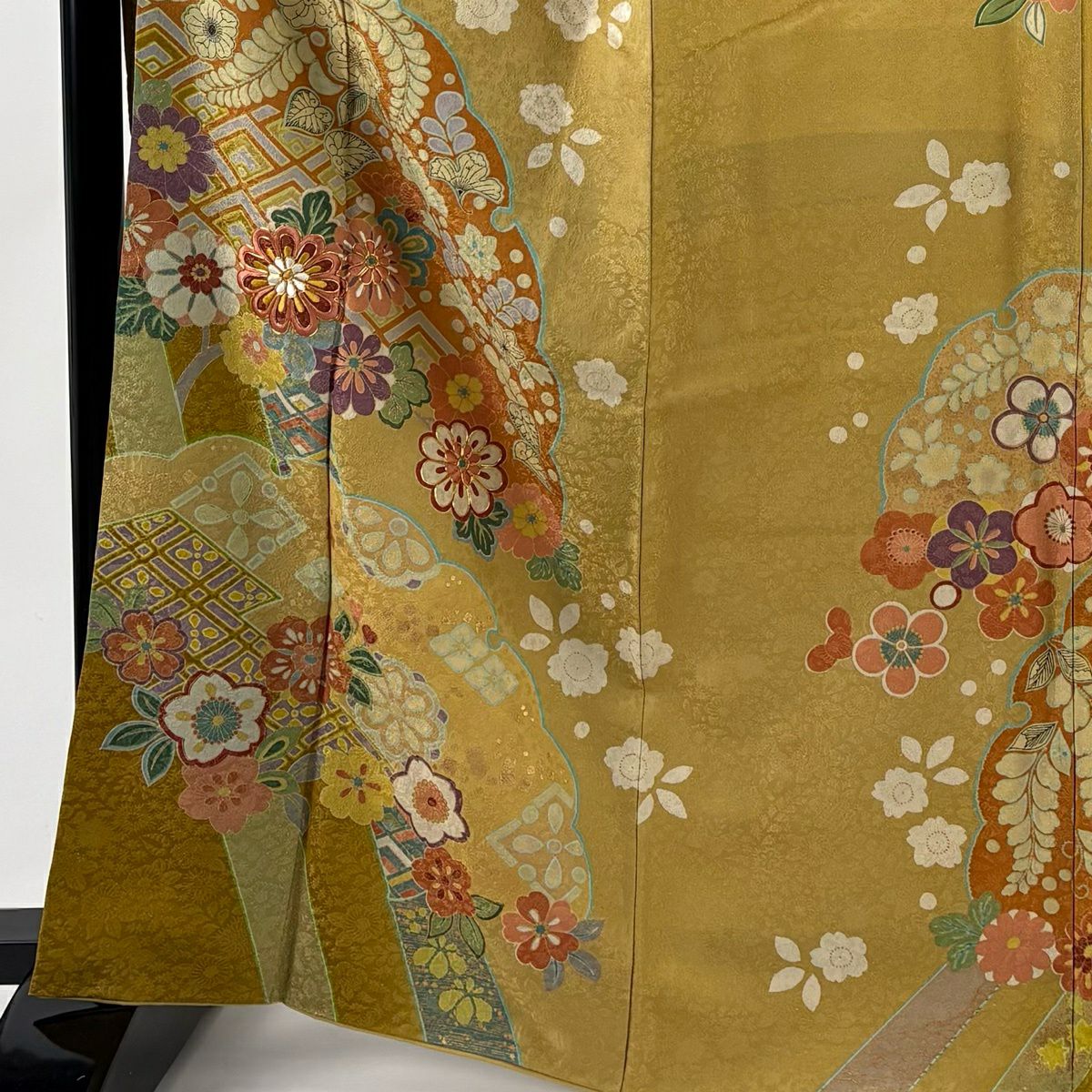 在庫一掃】 振袖 身丈166cm 裄丈66.5cm M 袷 雪輪 菊 金通し 刺繍 黄土
