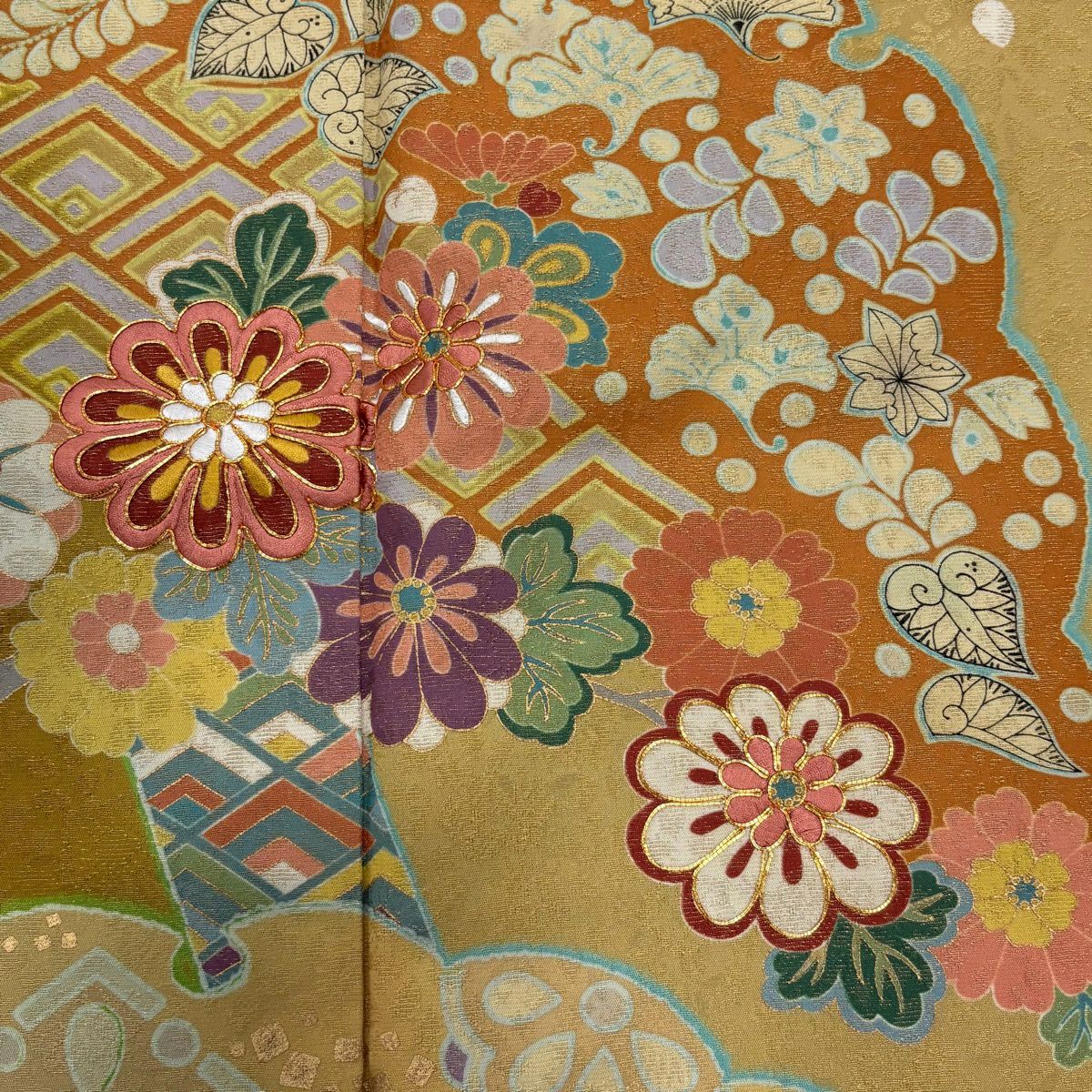 在庫一掃】 振袖 身丈166cm 裄丈66.5cm M 袷 雪輪 菊 金通し 刺繍 黄土