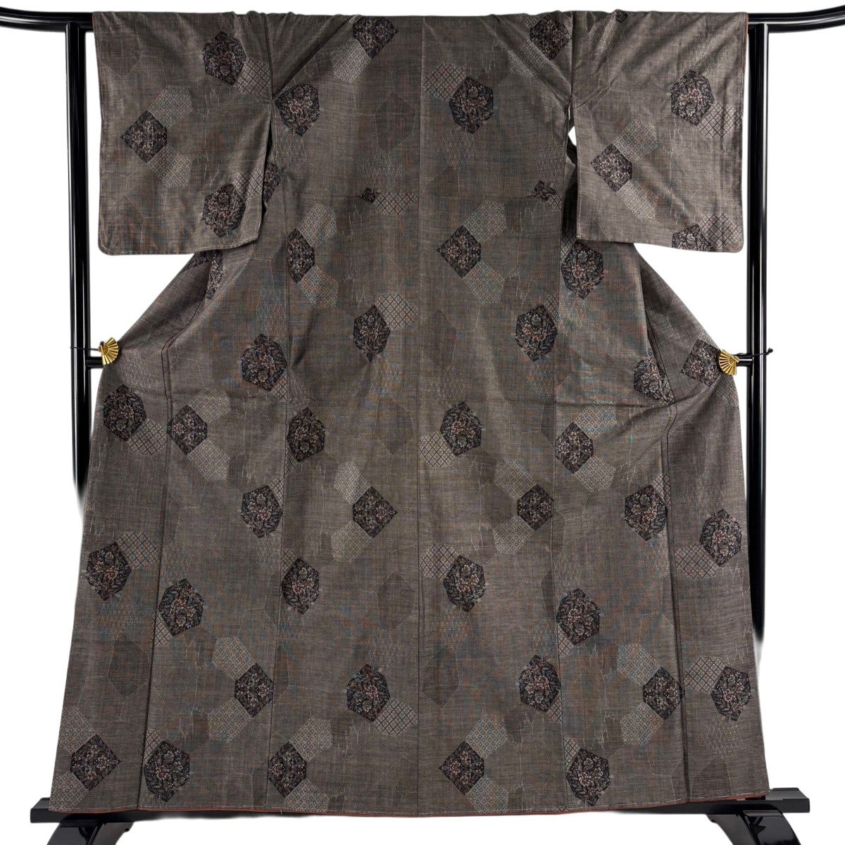 美品】 紬 身丈151cm 裄丈63cm S 袷 松 建物 焦茶色 正絹 秀品｜中古