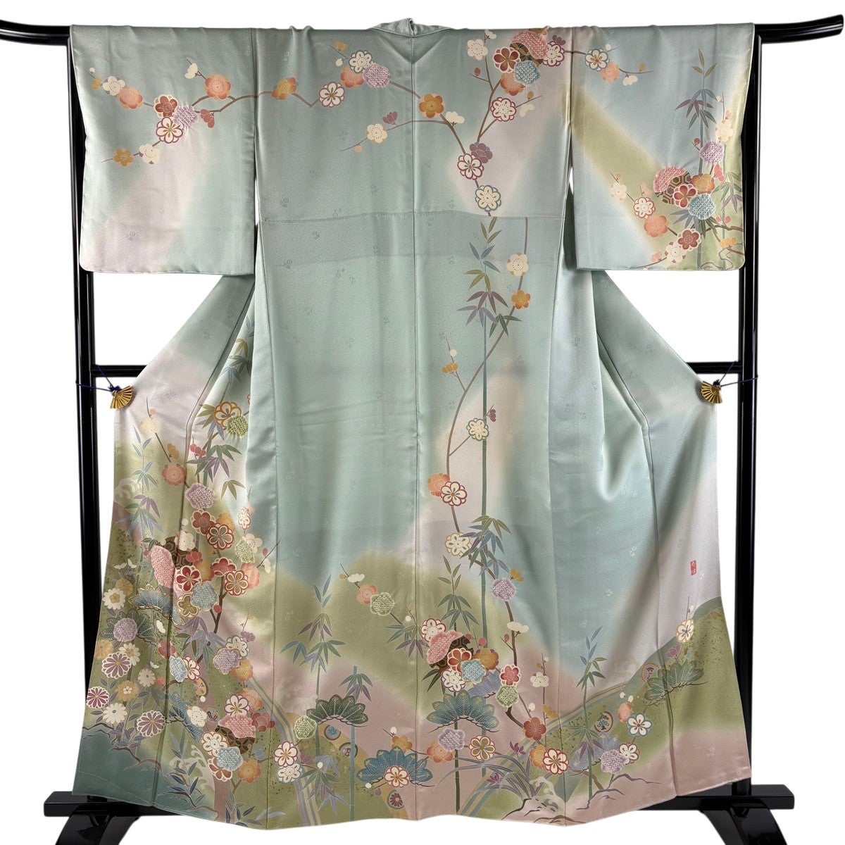 ちりめん　訪問着　緑単色　スワトウ刺繍　正絹 背身丈160cm 訪問着 身丈160cm 裄丈67cm M 袷 落款あり 松竹梅 菊 金糸 金銀彩 薄緑