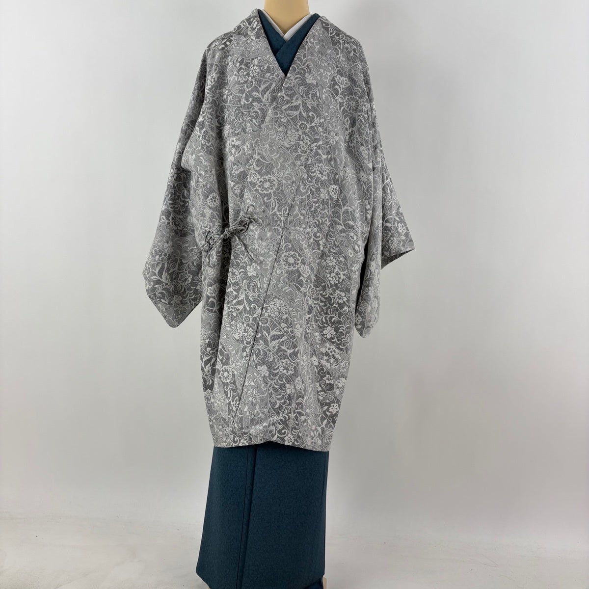 道中着 身丈101cm 裄丈64cm M 和装コート 草花 紋意匠 灰色 正絹 逸品