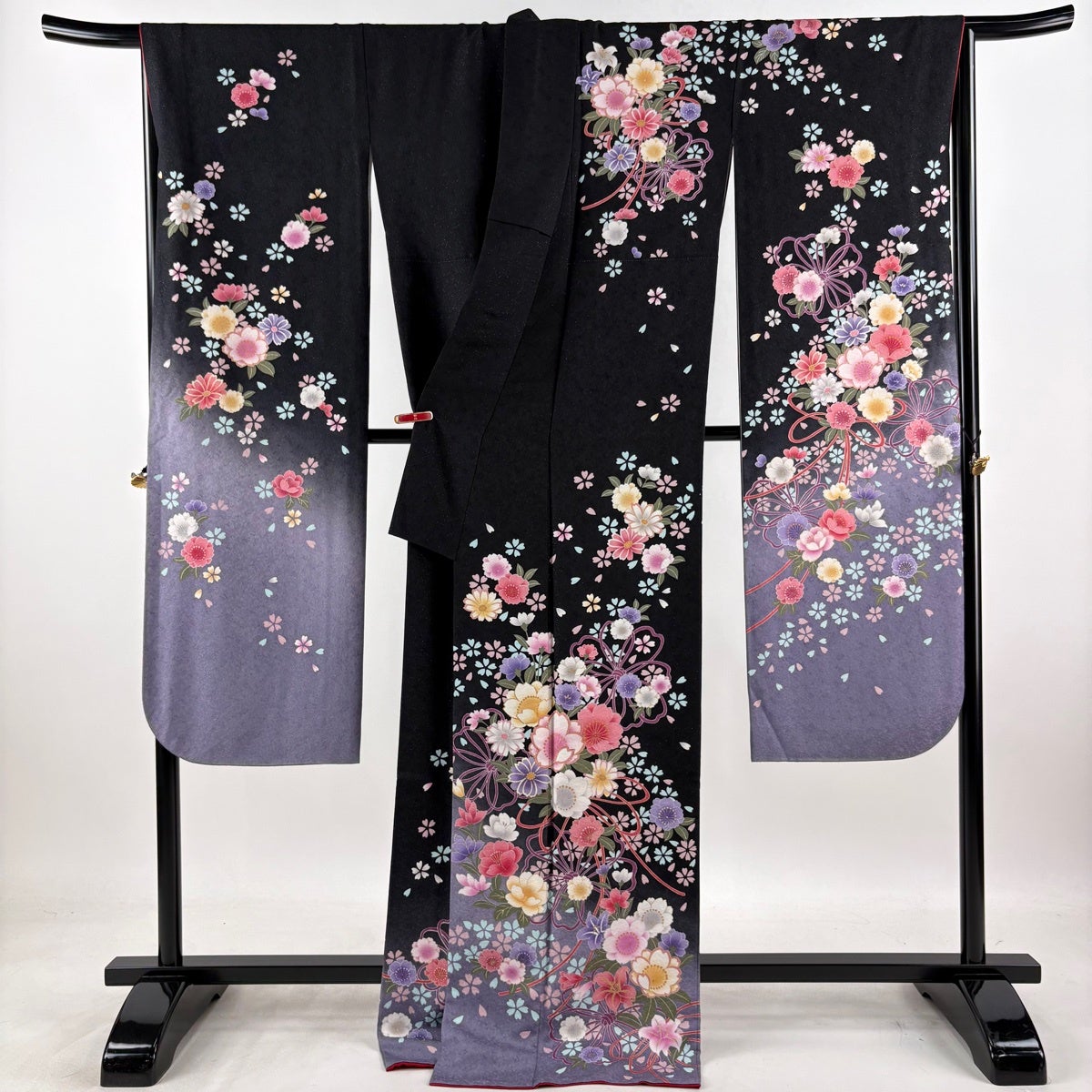 振袖 身丈171cm 裄丈70cm L 袷 花束 桜 銀通し 箔 黒 正絹 逸品｜中古