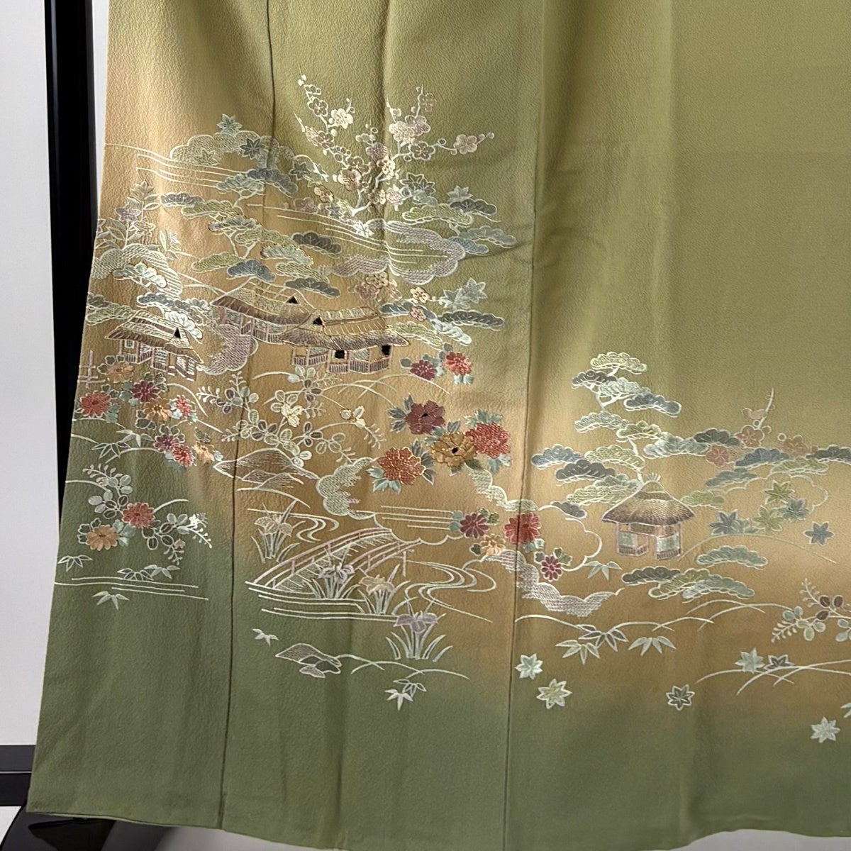 付下げ 身丈162cm 裄丈68cm L 袷 鈴乃屋 家屋 松竹梅 螺鈿 刺繍 よもぎ