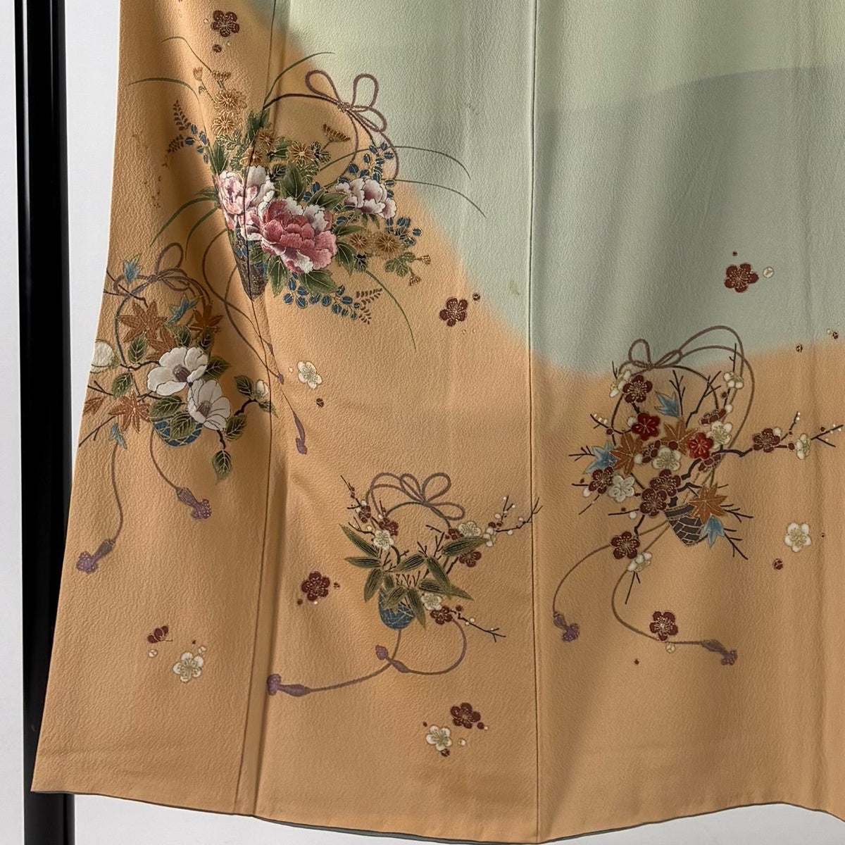 付下げ 身丈153cm 裄丈62.5cm S 袷 花井幸子 落款あり 花籠 梅 刺繍