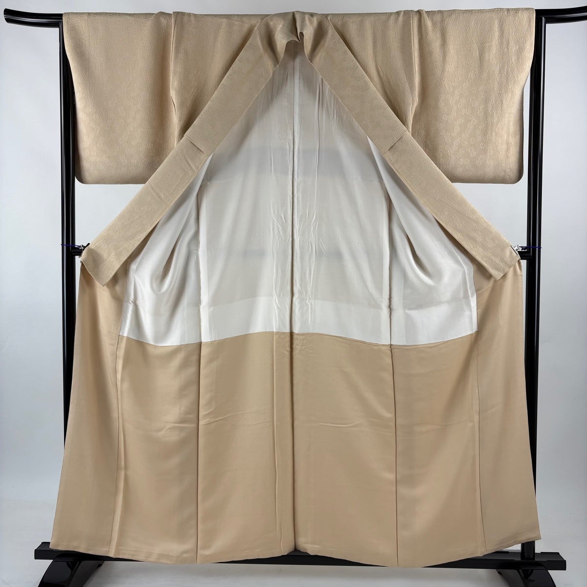 色無地 身丈155.5cm 裄丈67cm M 袷 地紋 ベージュ 正絹 秀品 一つ紋