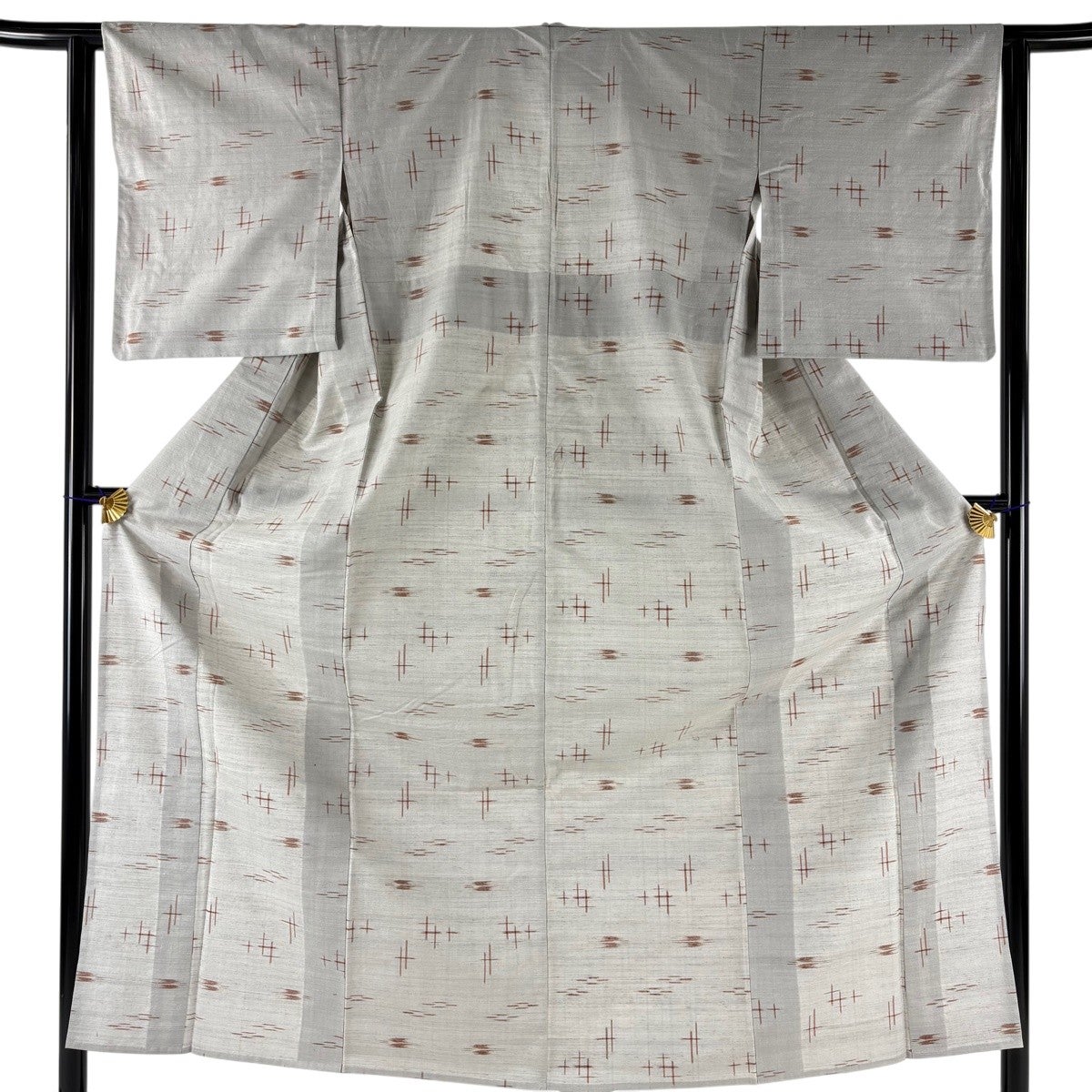 紬 身丈157cm 裄丈63cm S 単衣 亀甲絣 唐草 灰白 正絹 秀品｜中古