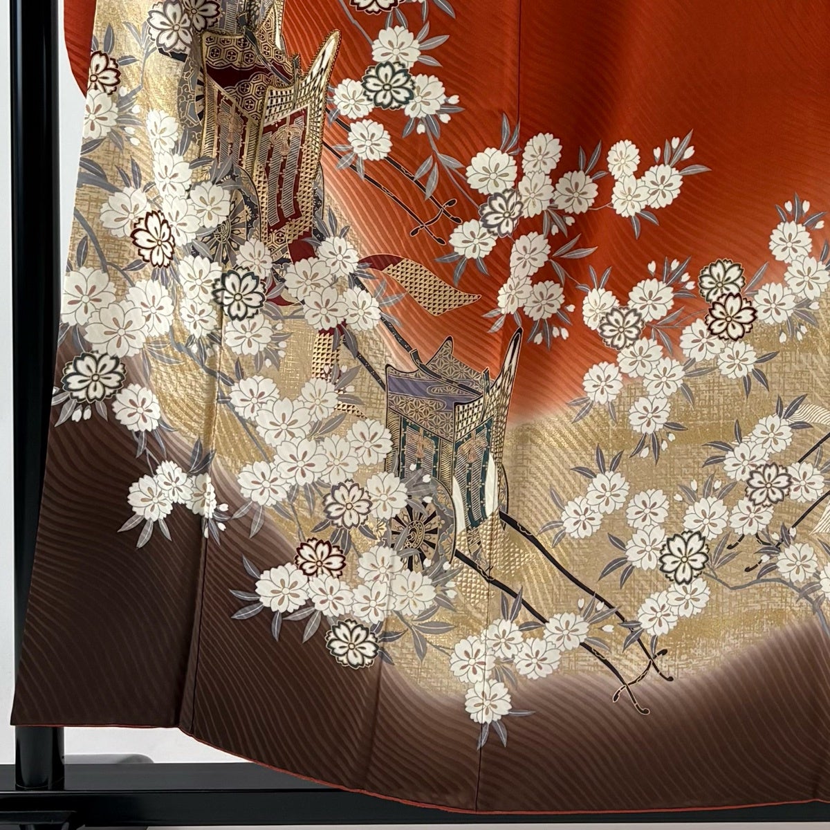 美品】 振袖 身丈156cm 裄丈62.5cm S 袷 御所車 桜 金彩 ぼかし 朱色