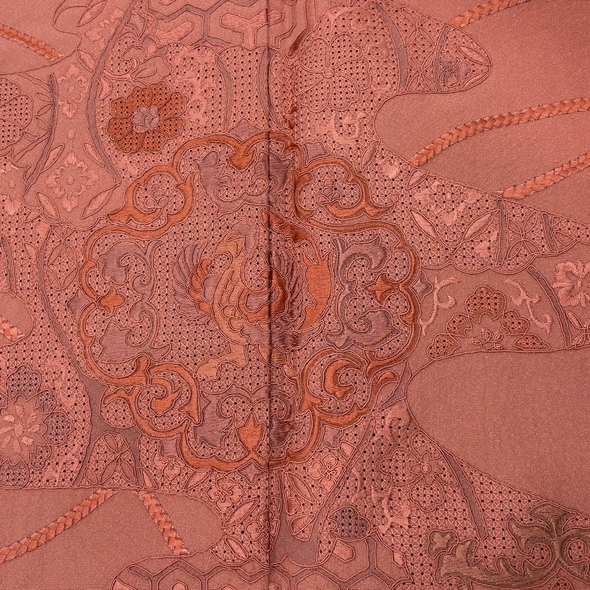 美品】 付下げ 身丈159cm 裄丈68.5cm L 袷 鳳凰 霞 刺繍 ぼかし 茜色