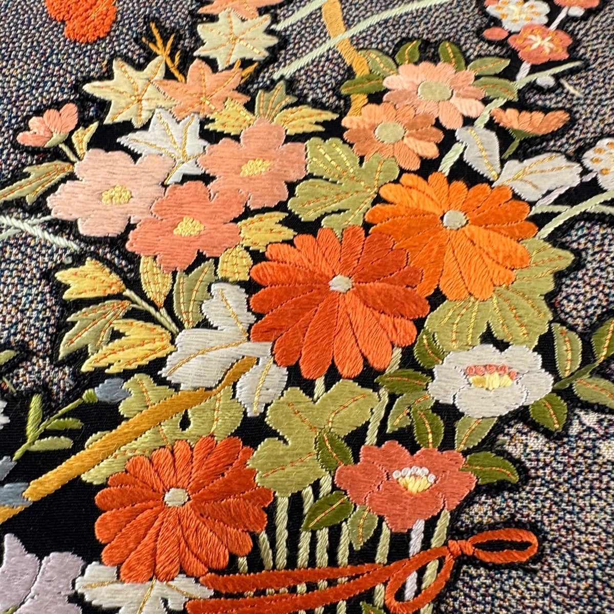 美品】 袋帯 秀品 草花 流水 刺繍 金銀糸 濃紺 お太鼓柄 正絹｜中古