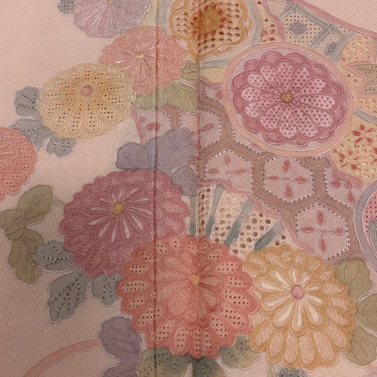 付下げ 身丈157cm 裄丈64.5cm M 袷 扇 菊 刺繍 ぼかし ピンク 正絹 秀