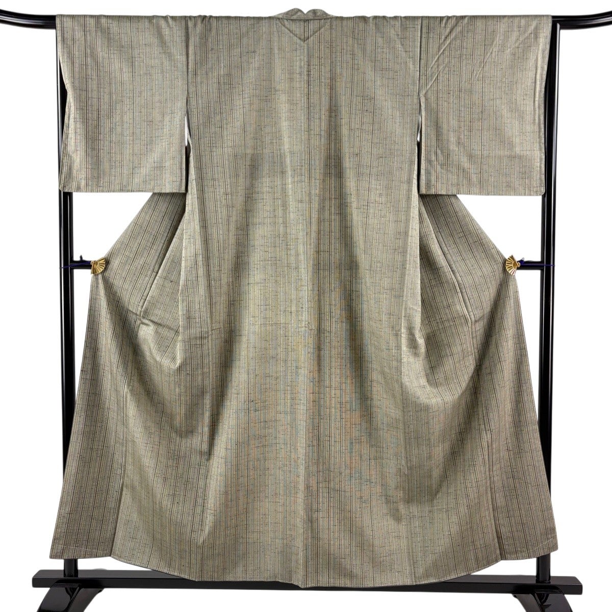 美品】 紬 身丈167.5cm 裄丈64.5cm M 単衣 格子 灰色 正絹 秀品｜中古
