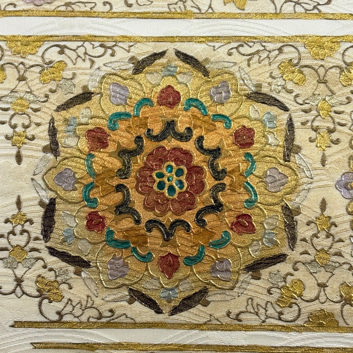 ムガシルク 金彩花唐草ライトベージュ全通柄 名古屋帯 (袋帯としても)極美品 名古屋帯 名品 華文 花唐草 螺鈿 金銀彩 ベージュ 正絹｜中古・古着